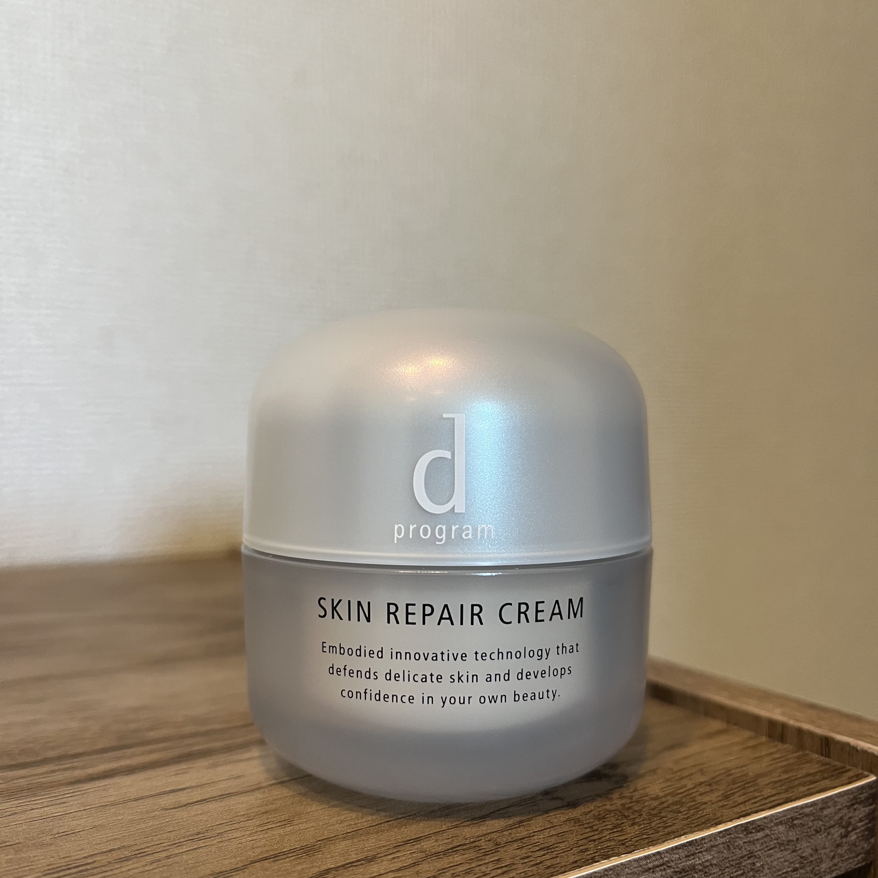 ☺︎ d プログラム

スキンリペアクリーム

肌荒れに悩んでいる時に、ちょうど華金のりこちゃんが紹介しているのを見て即購入。

これ使うと確かに肌調子が少し良くなる気が！
落ち着かせたい時に良いかも。

ベタつかないけど保湿力も充分ある。