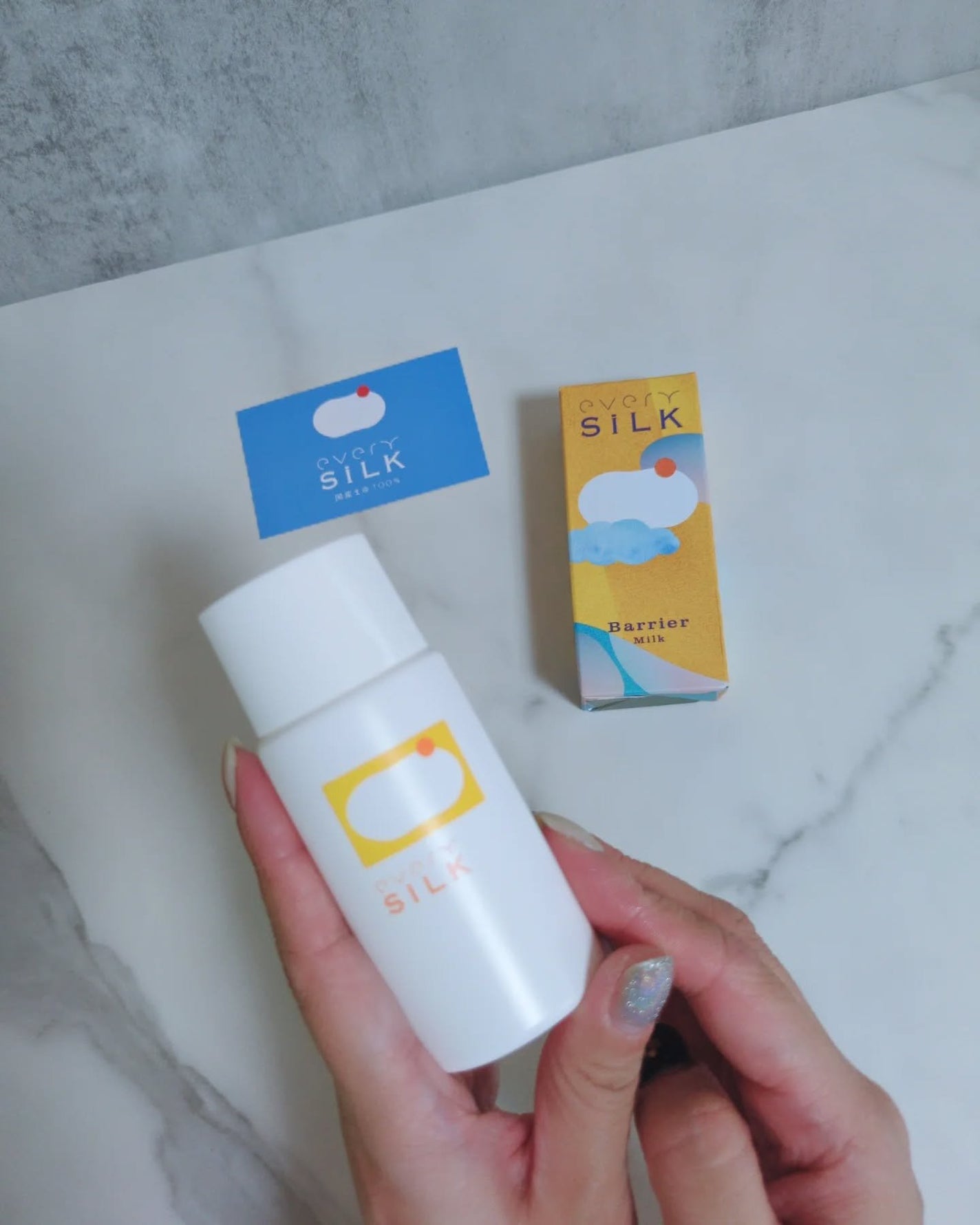 みぃ on LIPS 「【everySiLKBarrierMilk(日焼け止め)】えぶ..」(2枚目)