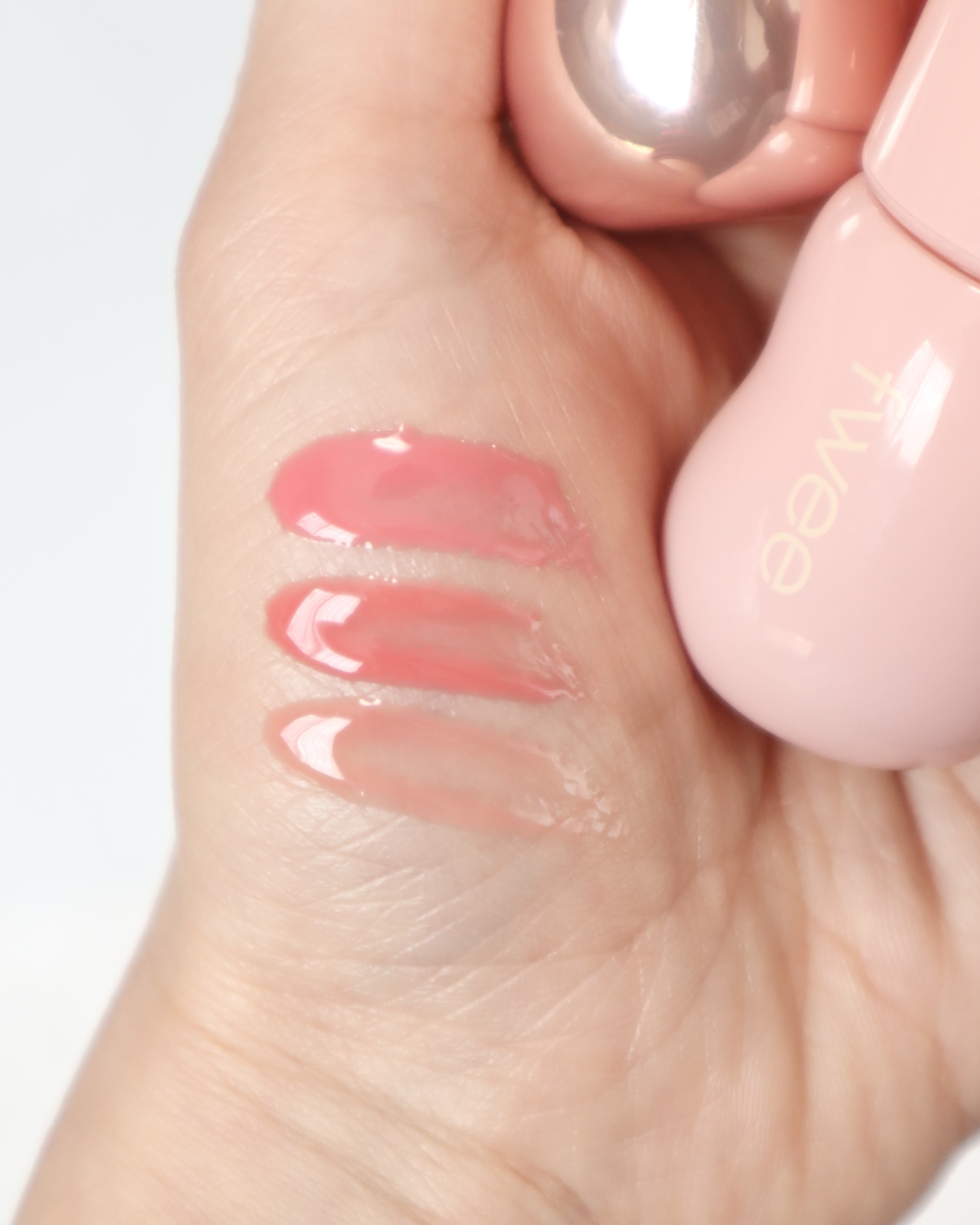 フィー 3Dボリューミンググロス/fwee/リップグロスを使ったクチコミ（2枚目）