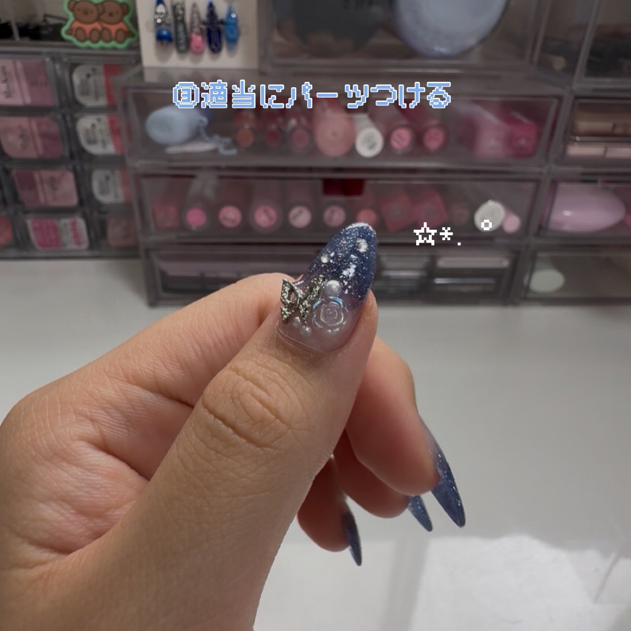 名無し on LIPS 「【セルフネイル】今回は青色フラッシュネイルしてみました!このカ..」(5枚目)