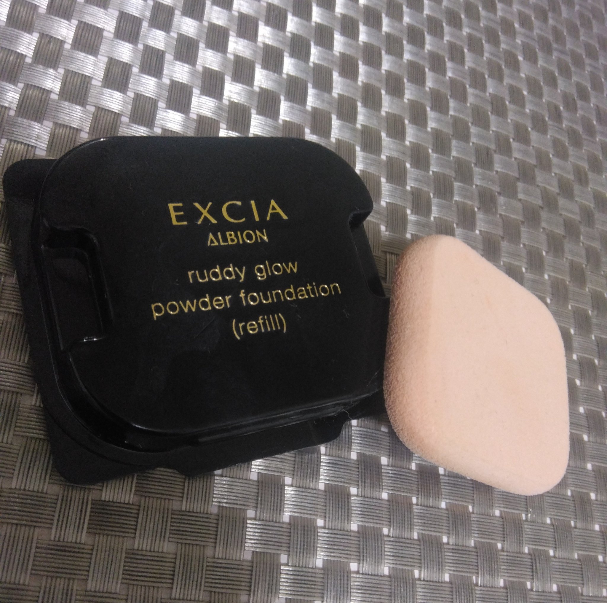 ALBION エクシア ラディグロウ パウダー ファンデーションのクチコミ「✨️つやっとしっとり仕上げてくれるパウダーファンデ✨️


☆ALBION☆
エクシア
ラディ.....」（1枚目）