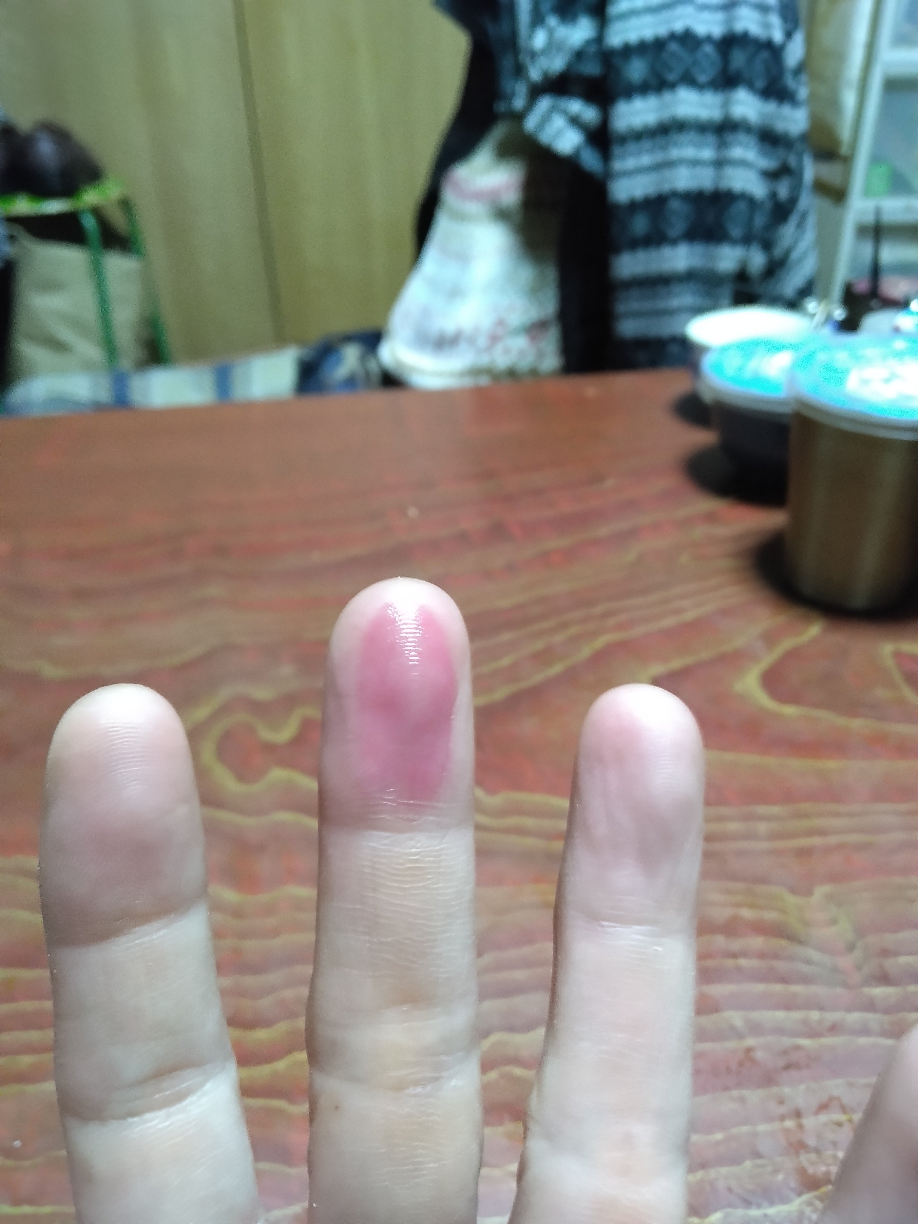 ニベア リップケアシャイン チェリー/NIVEA(海外)/リップクリームを使ったクチコミ（2枚目）