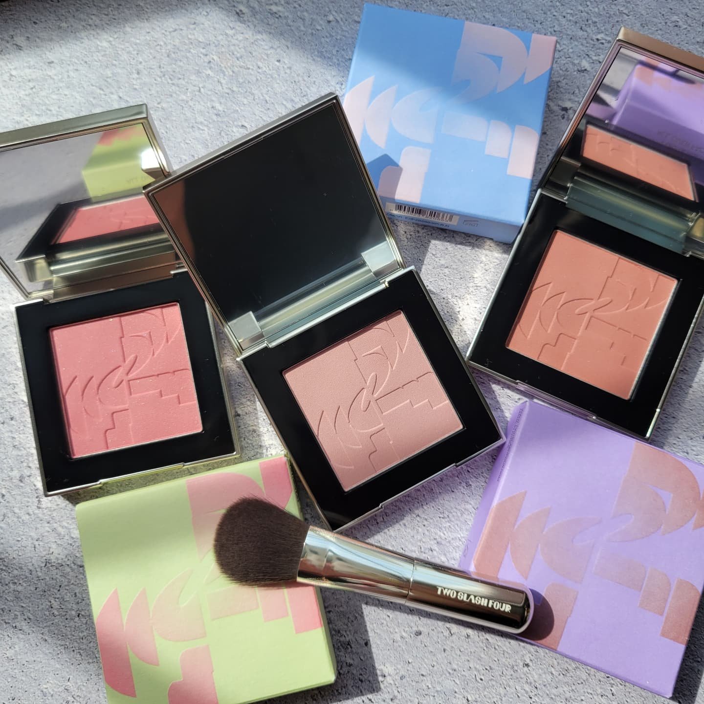 オールオーバーフェイスブラッシュ/TWO SLASH FOUR/パウダーチークを使ったクチコミ（1枚目）