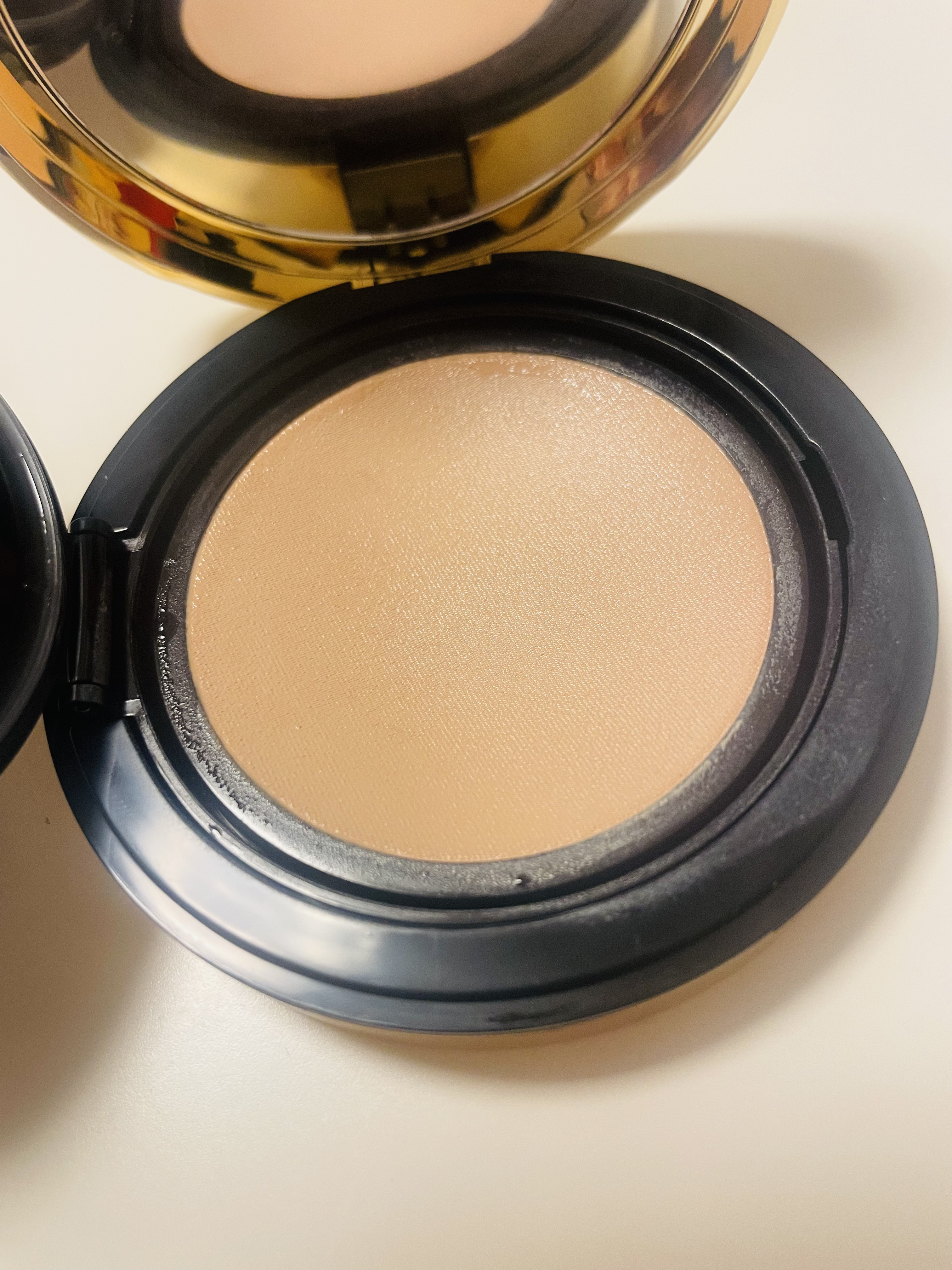 ラディアント タッチ グロウパクト/YVES SAINT LAURENT BEAUTE/クッションファンデーションを使ったクチコミ（2枚目）