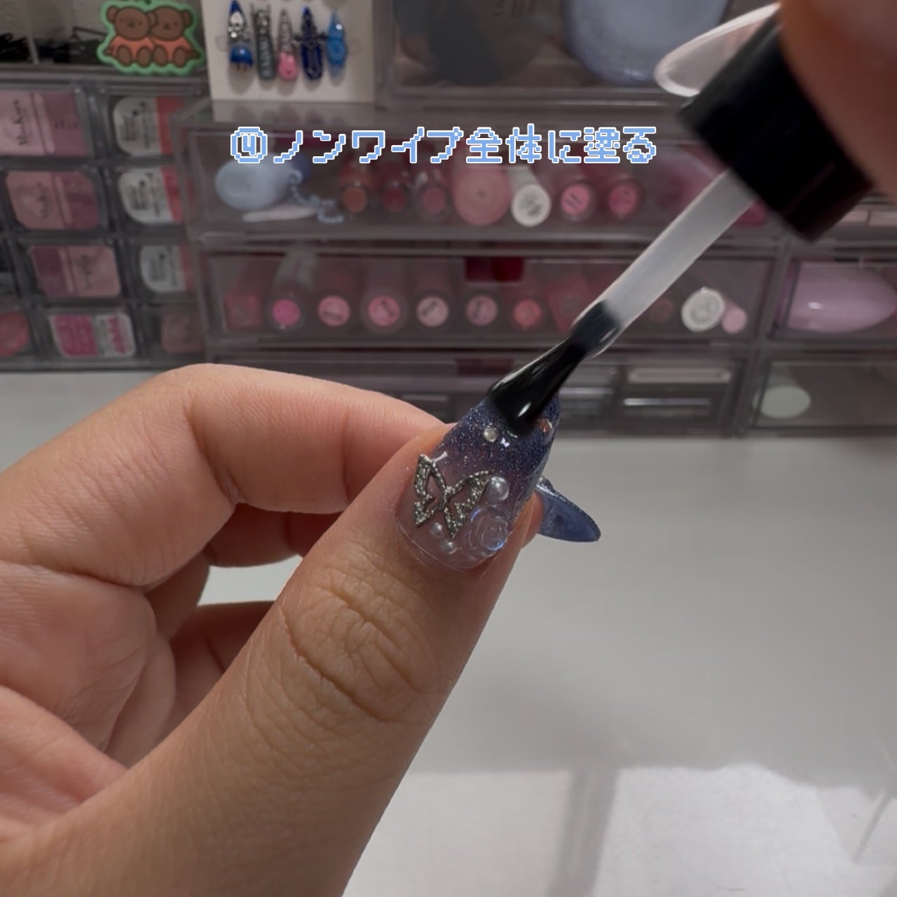名無し on LIPS 「【セルフネイル】今回は青色フラッシュネイルしてみました!このカ..」(6枚目)