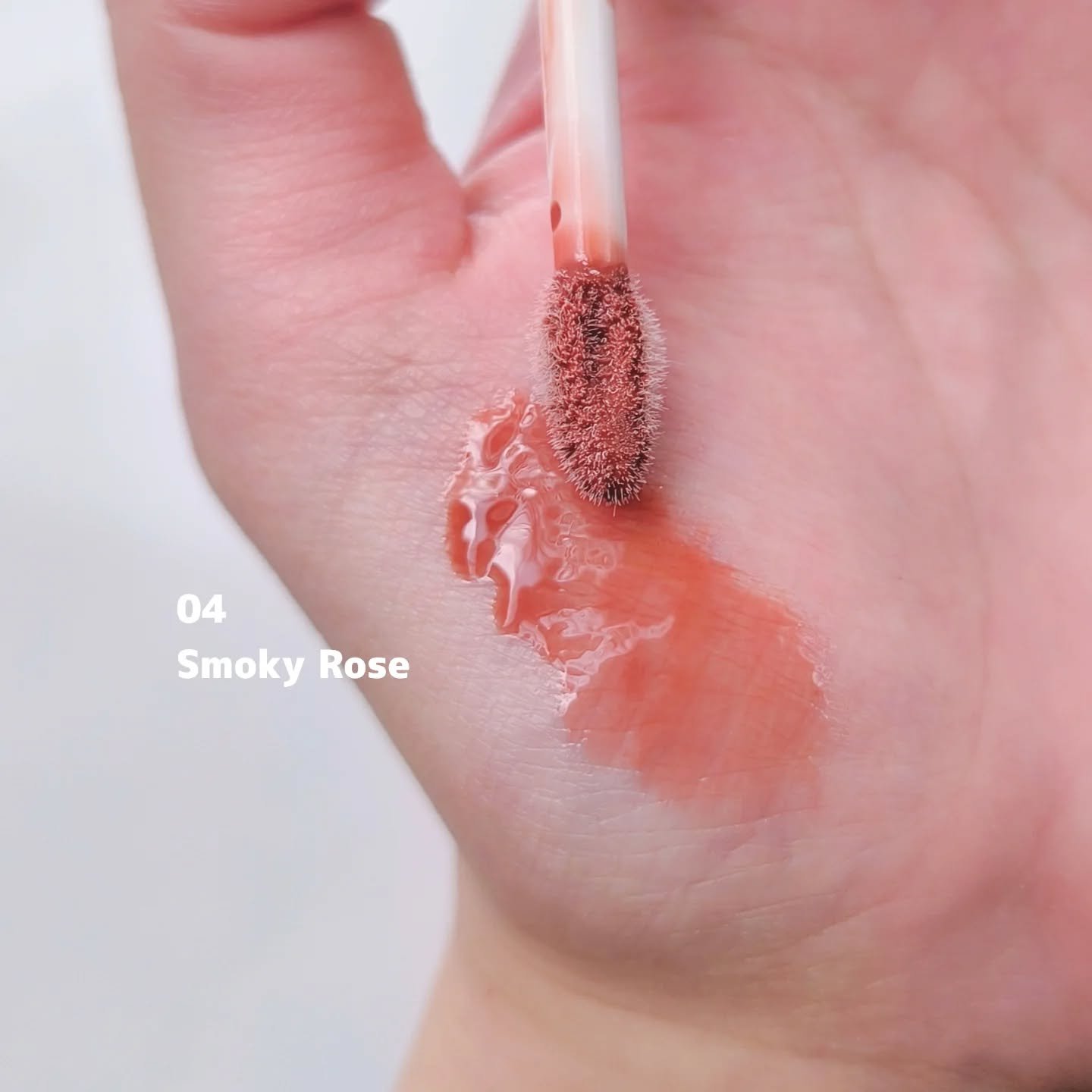 トーン ペタル ブルーミング グロス/to/one/リップグロスを使ったクチコミ（2枚目）