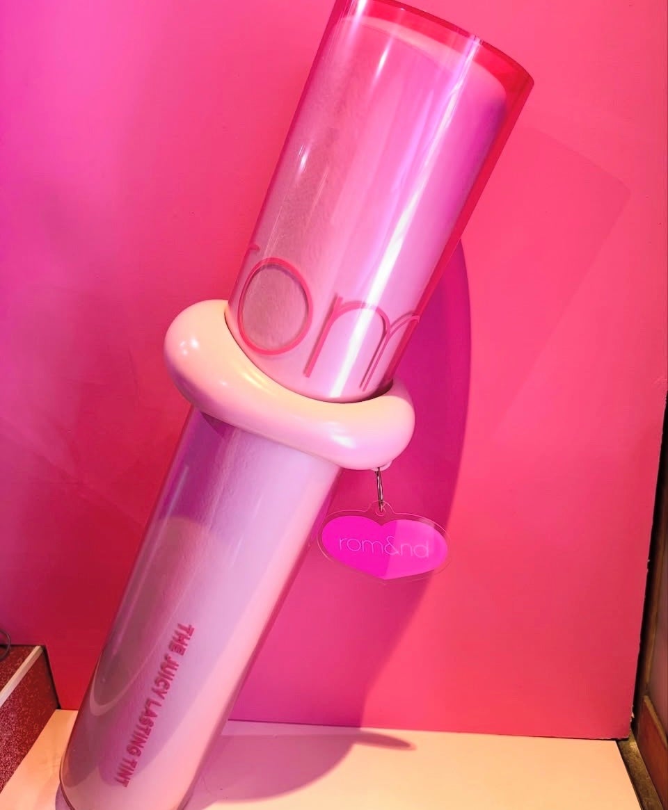 しのち☀️ on LIPS 「みなさま〜ロムアンドのピンクオフィスに行ってみない?さっそく行..」(4枚目)