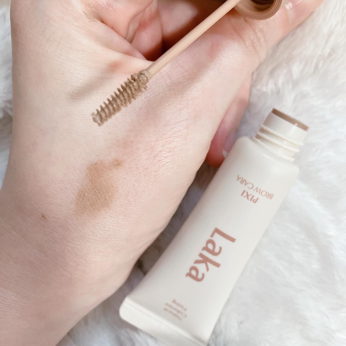 ラカ ピクシーブロウカラ/Laka/眉マスカラを使ったクチコミ（2枚目）