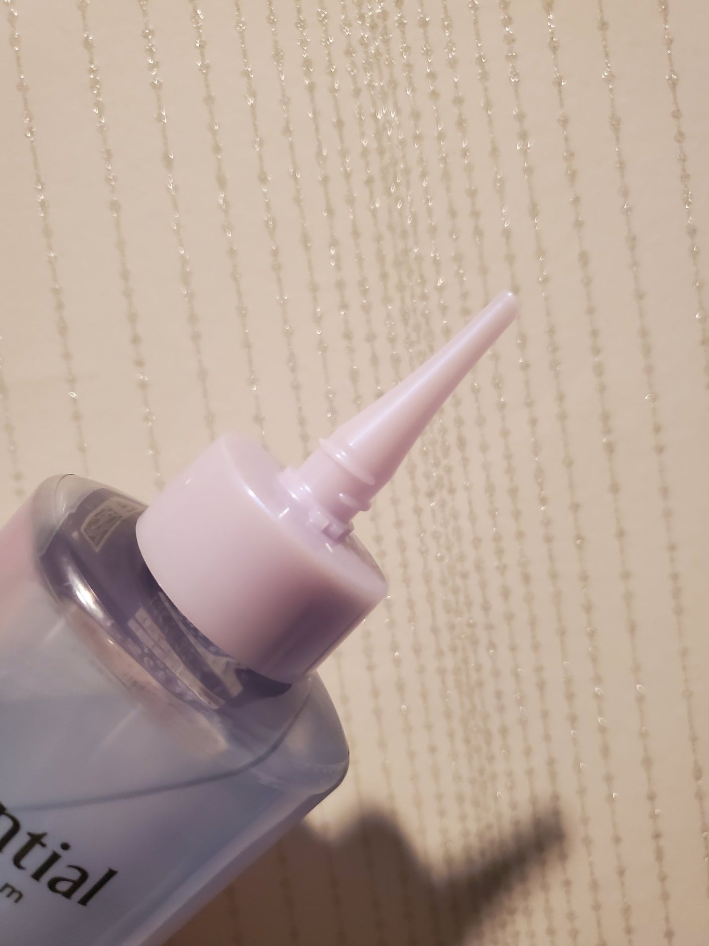 エッセンシャル プレミアム ウォータートリートメント ナチュラルモイスト/エッセンシャル/アウトバストリートメントを使ったクチコミ(4枚目)