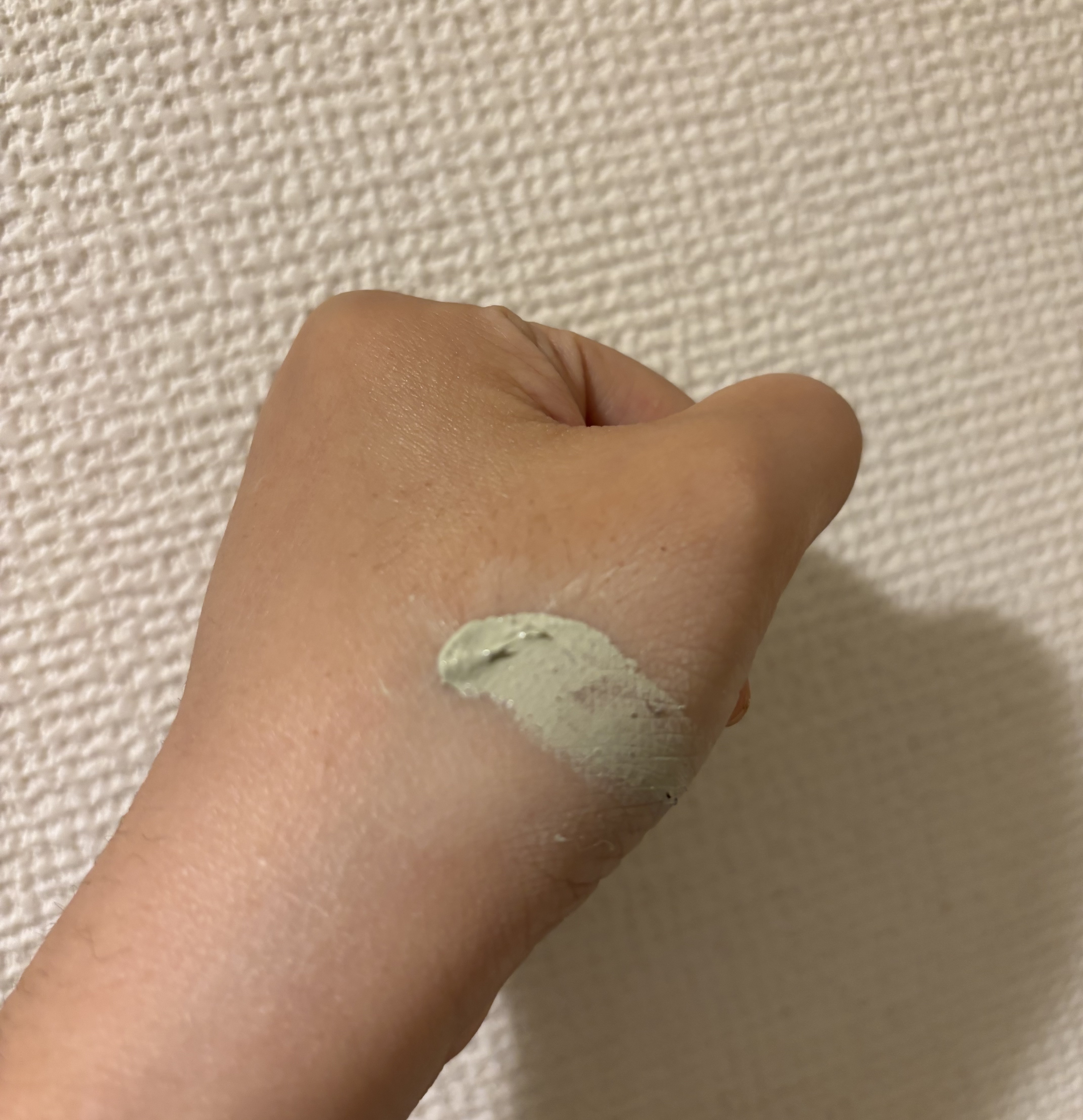 スーパーヴォルカニック　ポア　クレイマスク 100mL/innisfree/洗い流すパック・マスクを使ったクチコミ（2枚目）