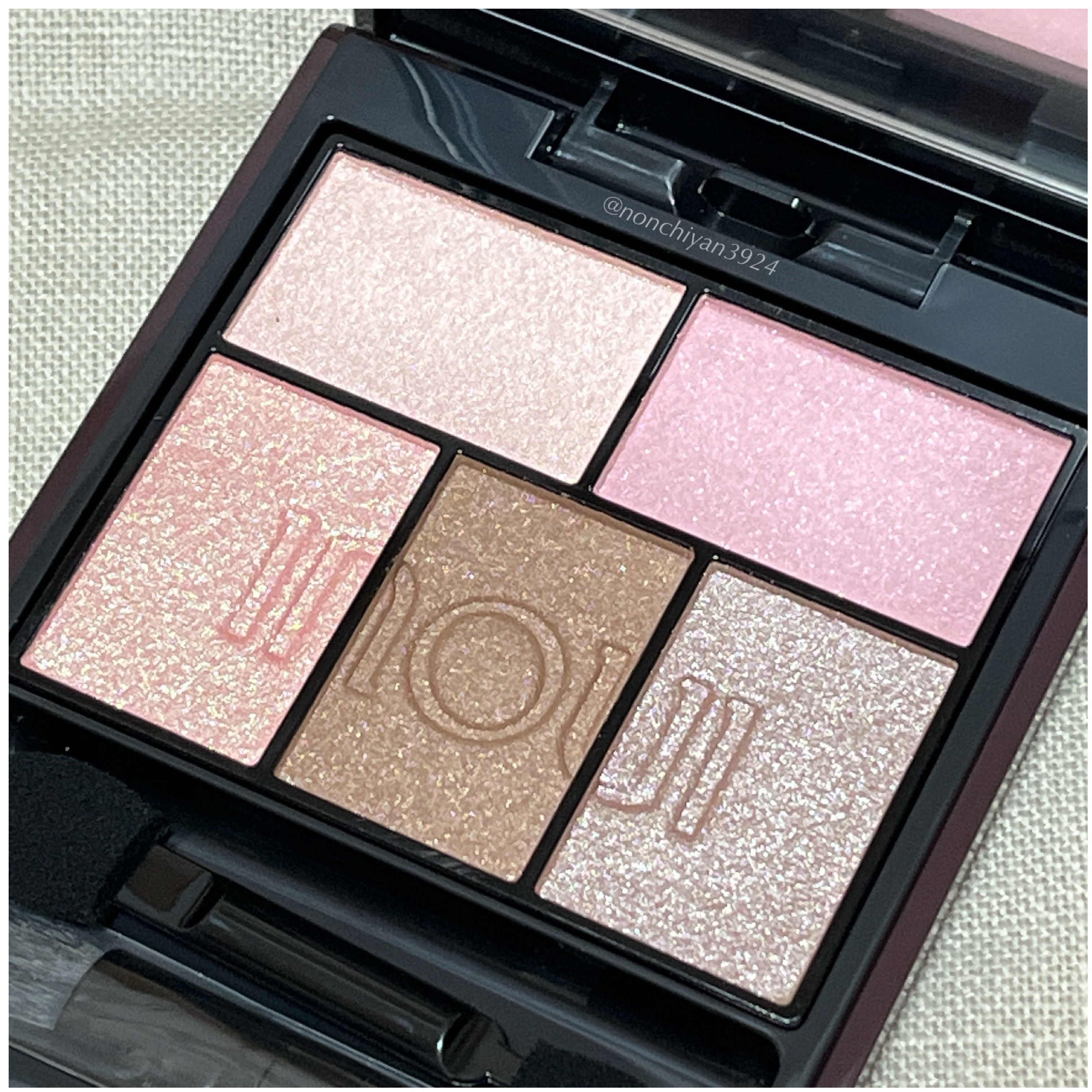 INOUI インウイ アイズ アイシャドウパレット 09 本体 インウイ アイズ 07 レッド（数量限定） / INOUI | LIPS