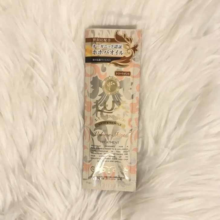 LUX ルミニーク ゴールドオイルシャイン シャンプー／トリートメントのクチコミ「LUX
ルミニーク ゴールドオイルシャイン トリートメント

♡ポイント♡
・きしみ知らずのな.....」（1枚目）