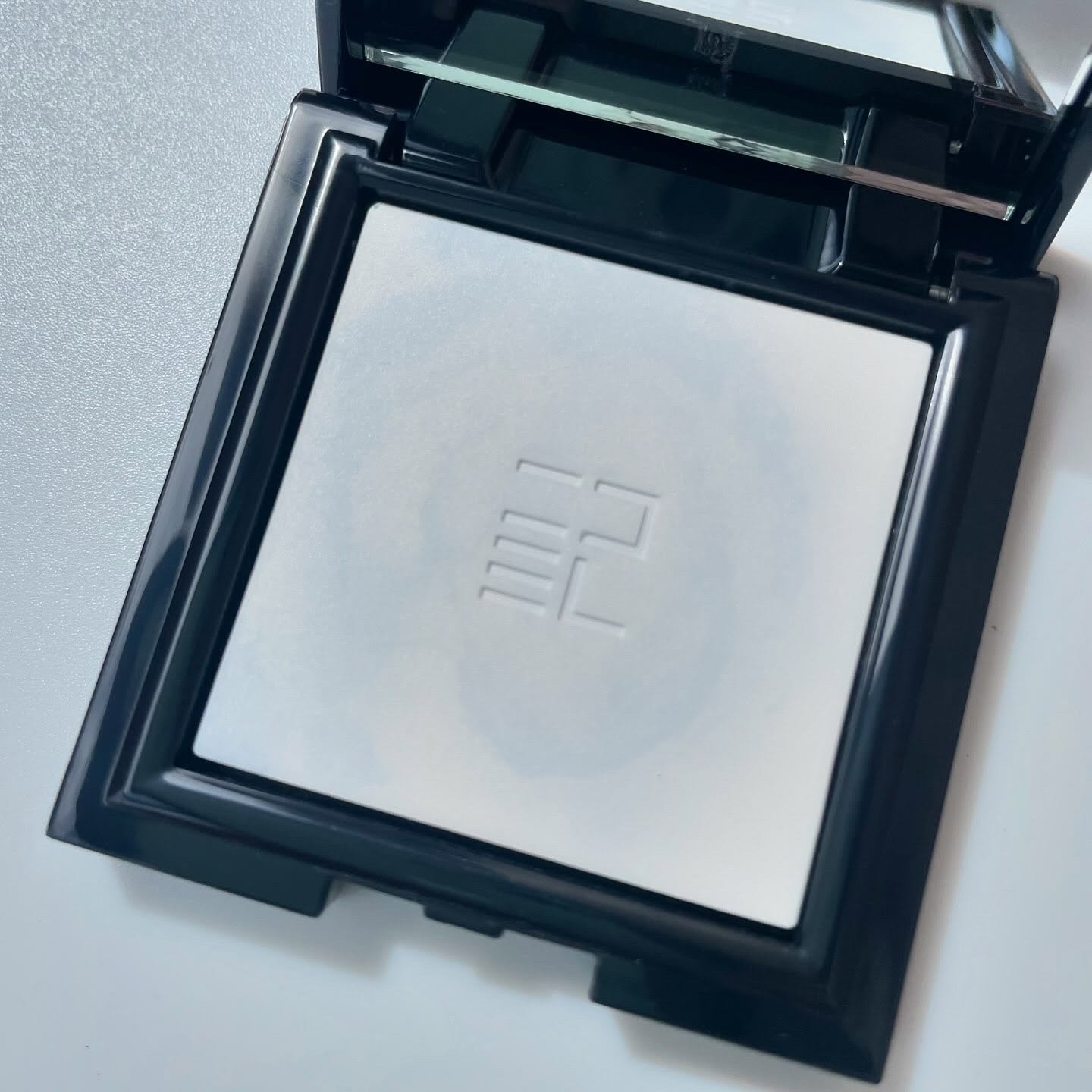 トランスルーシェント ブルーリング セッティング パウダー/PERFECT DIARY/プレストパウダーを使ったクチコミ（2枚目）