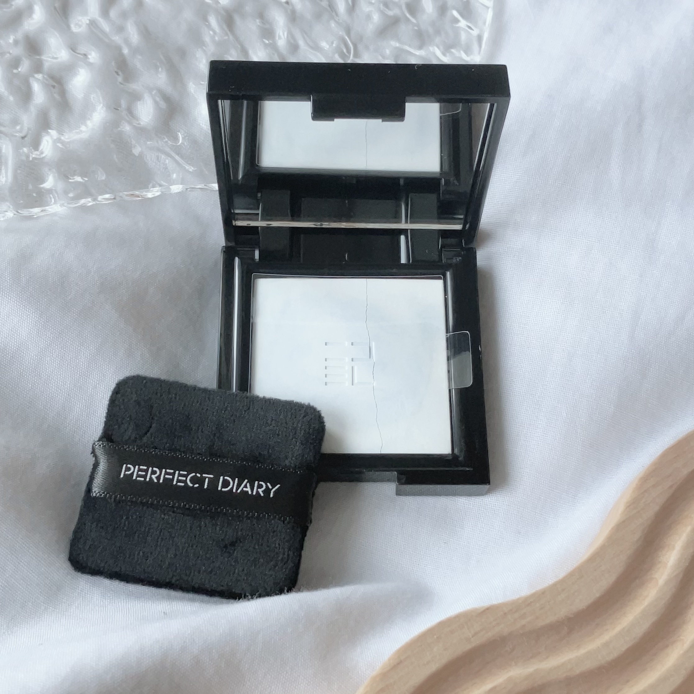 トランスルーシェント ブルーリング セッティング パウダー/PERFECT DIARY/プレストパウダーを使ったクチコミ（2枚目）