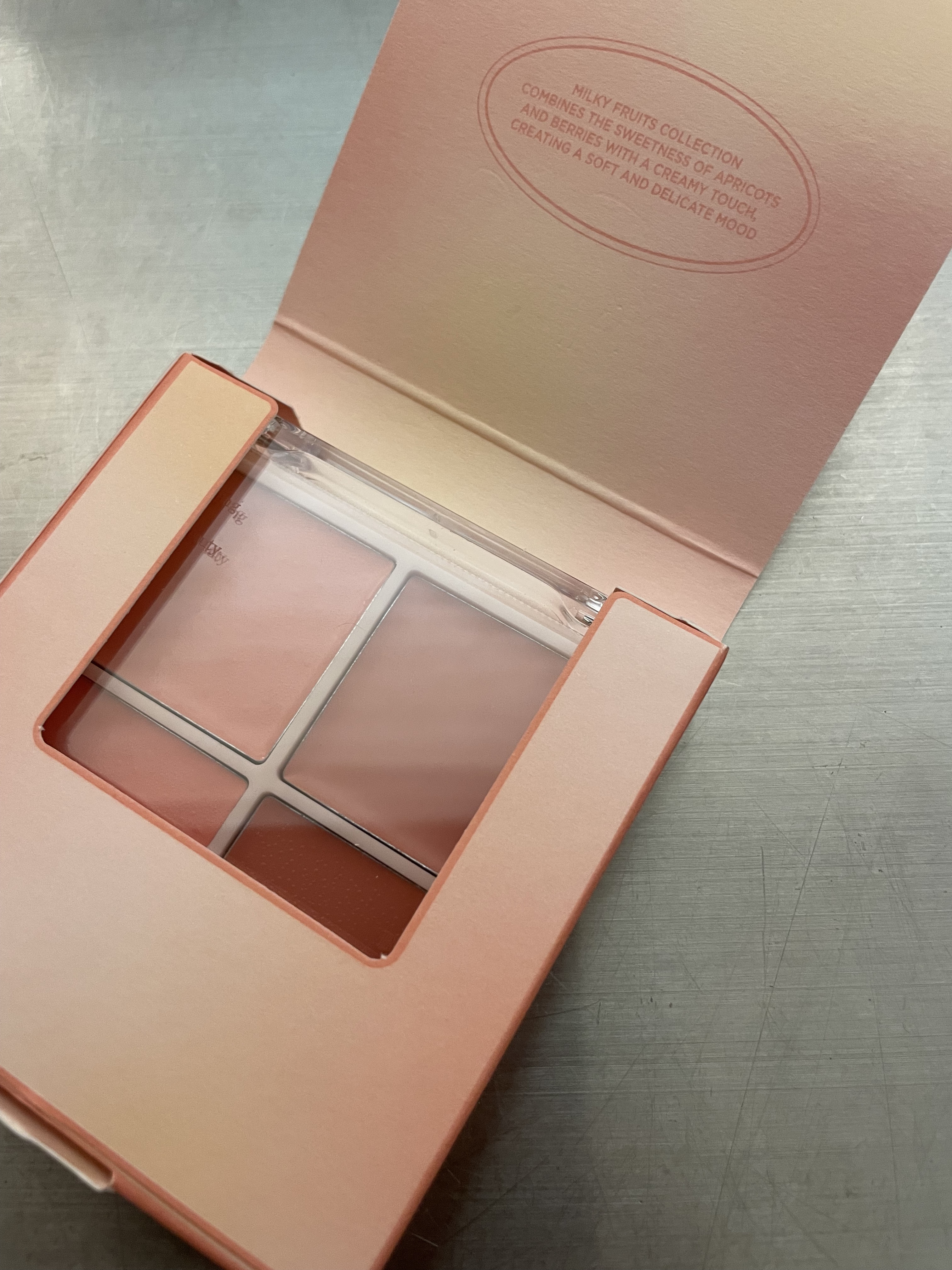 ブレンディングムードチーク 18 ミルキーアプリコット/dasique/パウダーチークを使ったクチコミ（2枚目）