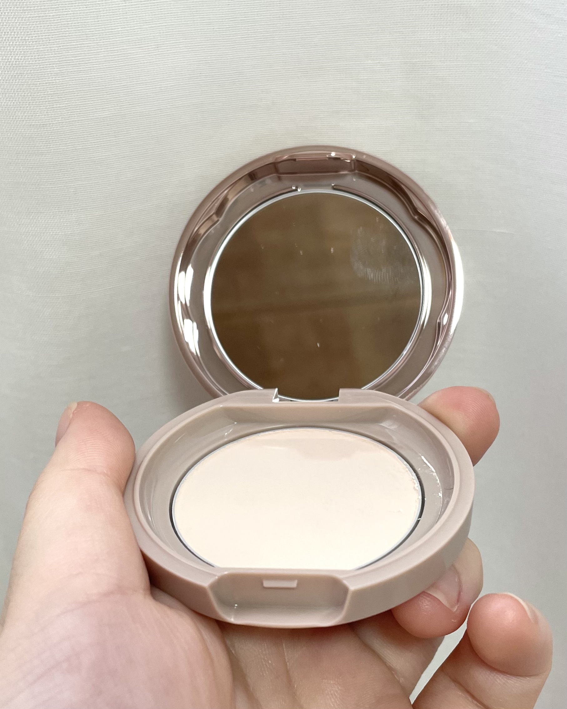 マシュマロフィニッシュパウダー mini MI マットアイボリーオークル/キャンメイク/フェイスパウダーを使ったクチコミ（3枚目）