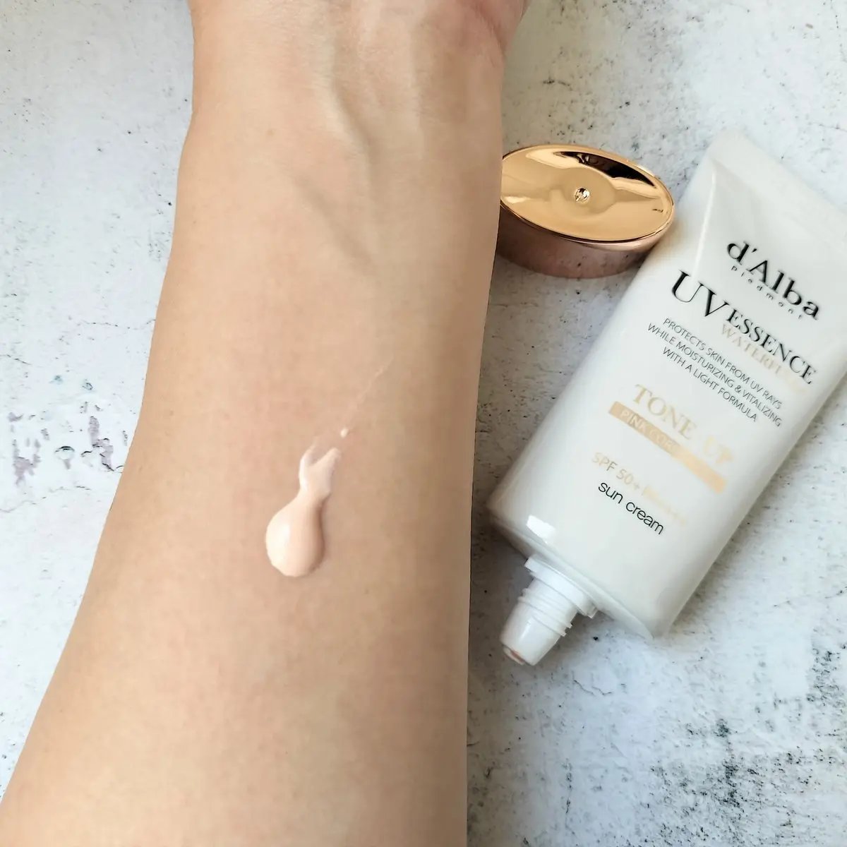 ウォータフルトーンアップサンクリーム/ダルバ/日焼け止めクリームを使ったクチコミ（2枚目）