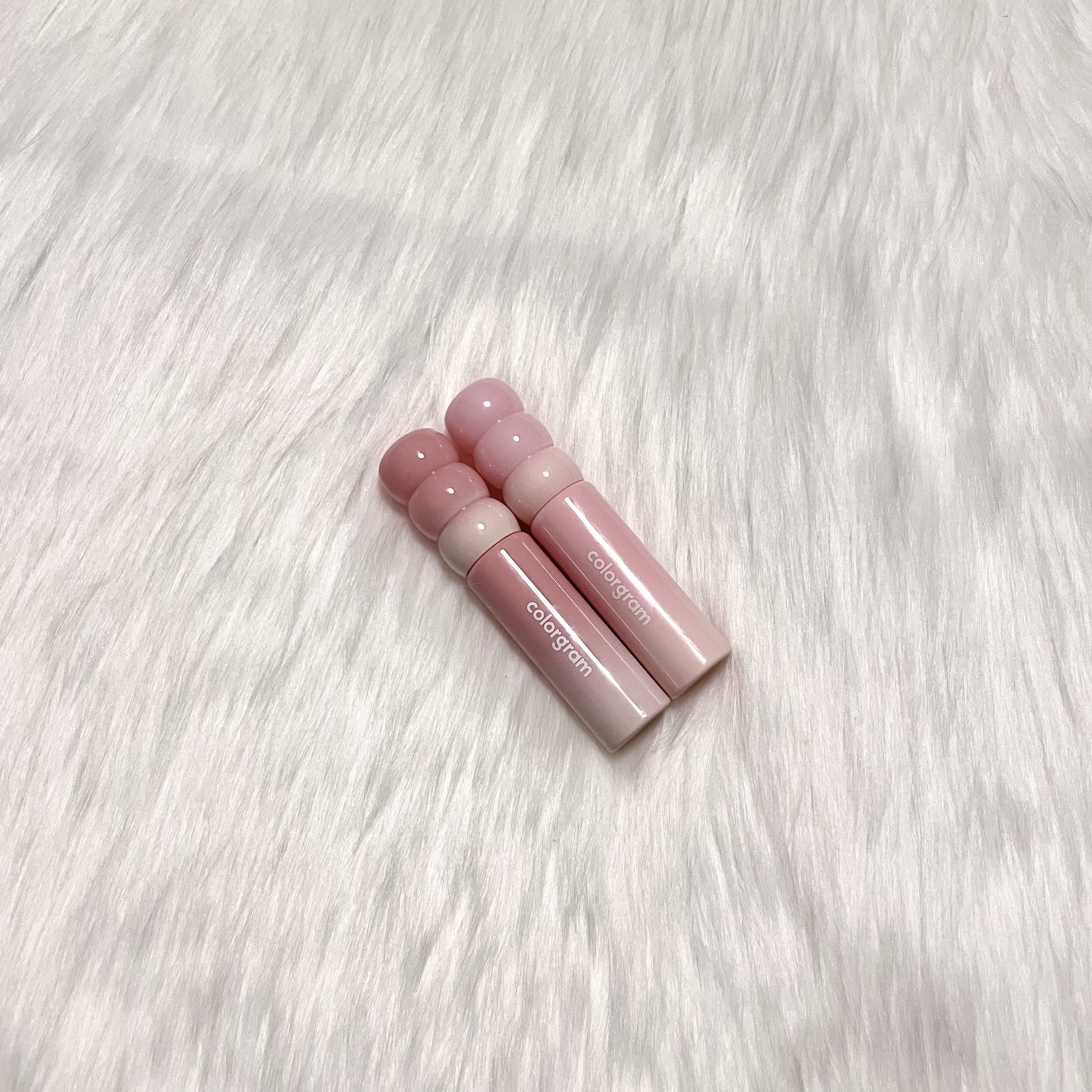 ✍🏻⌇Colorgram タンフルグラスティントミルク

たっぷりの水分と保湿力。
ベタつき感ゼロのモイスチャーフィットテクスチャーで、長時間快適なつけ心地をキープ。
唇に潤いが柔らかくフィットするミルキーティント。

- - - - -