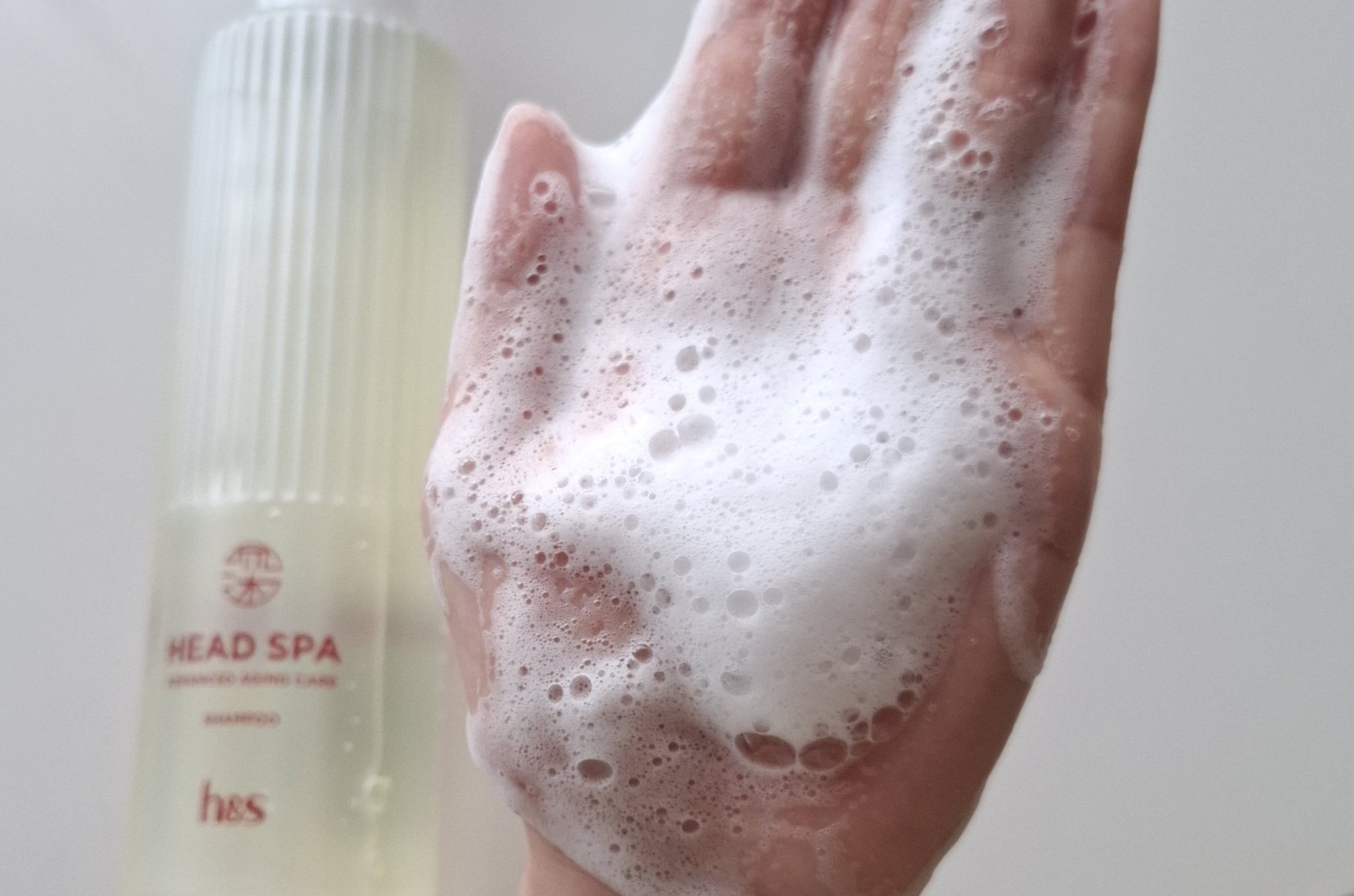 h&s h&s 深ヘッドスパ アドバンスド エイジング ケア*4 シャンプー[医薬部外品]/トリートメントのクチコミ「｢頭髪印象マイナス10歳*｣を謳う、h&sのプレミアムライン『深ヘッドスパ』から新シリーズ♪
.....」（3枚目）