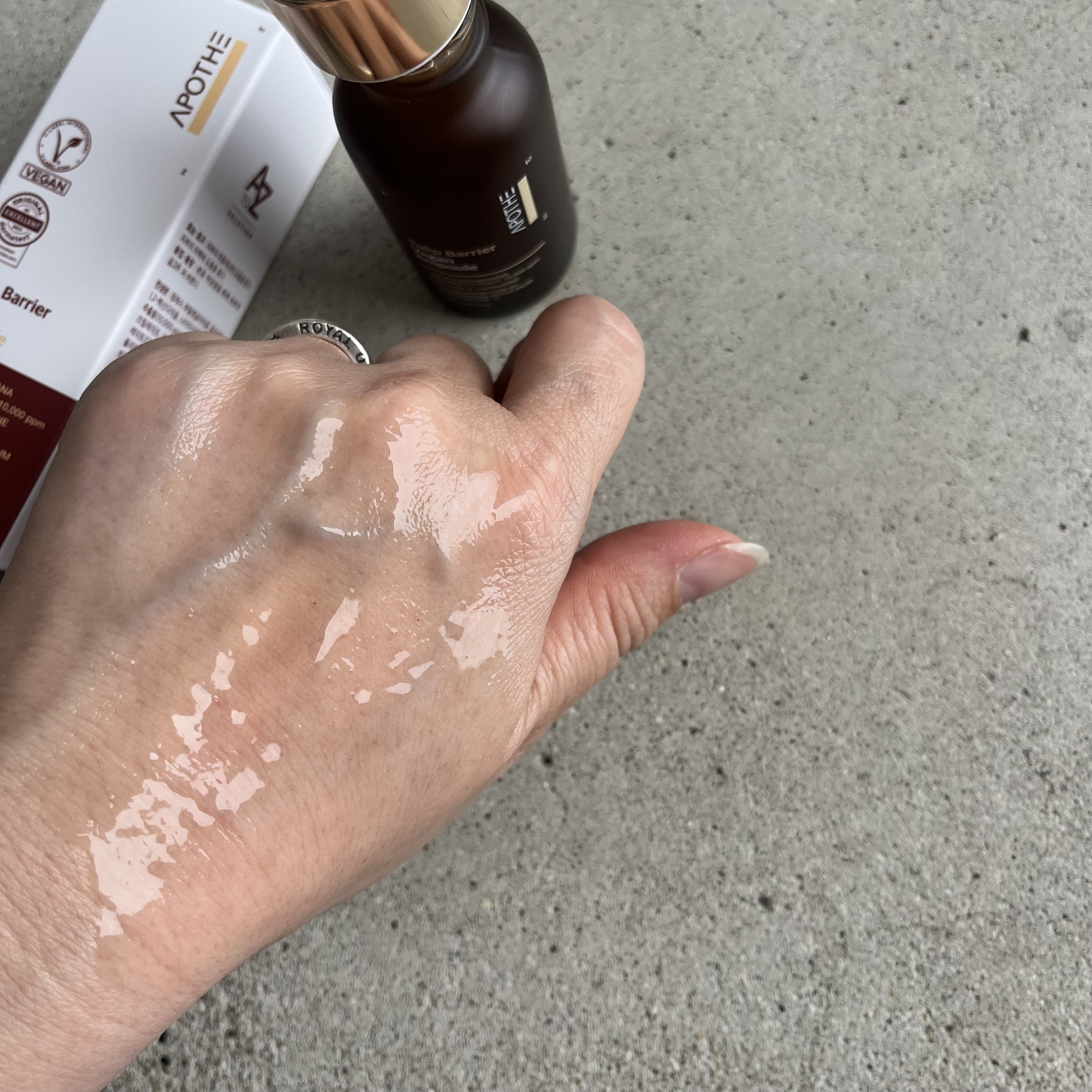 チューリップバリアビーガンアンプル /APOTHE/美容液を使ったクチコミ（3枚目）