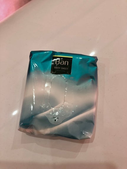 Ban 爽感さっぱりシャワーシート パウダーinタイプのクチコミ「Banの爽感さっぱりシャワーシート パウダーinタイプです。
香りはウォーターリリーの香りで.....」(1枚目)