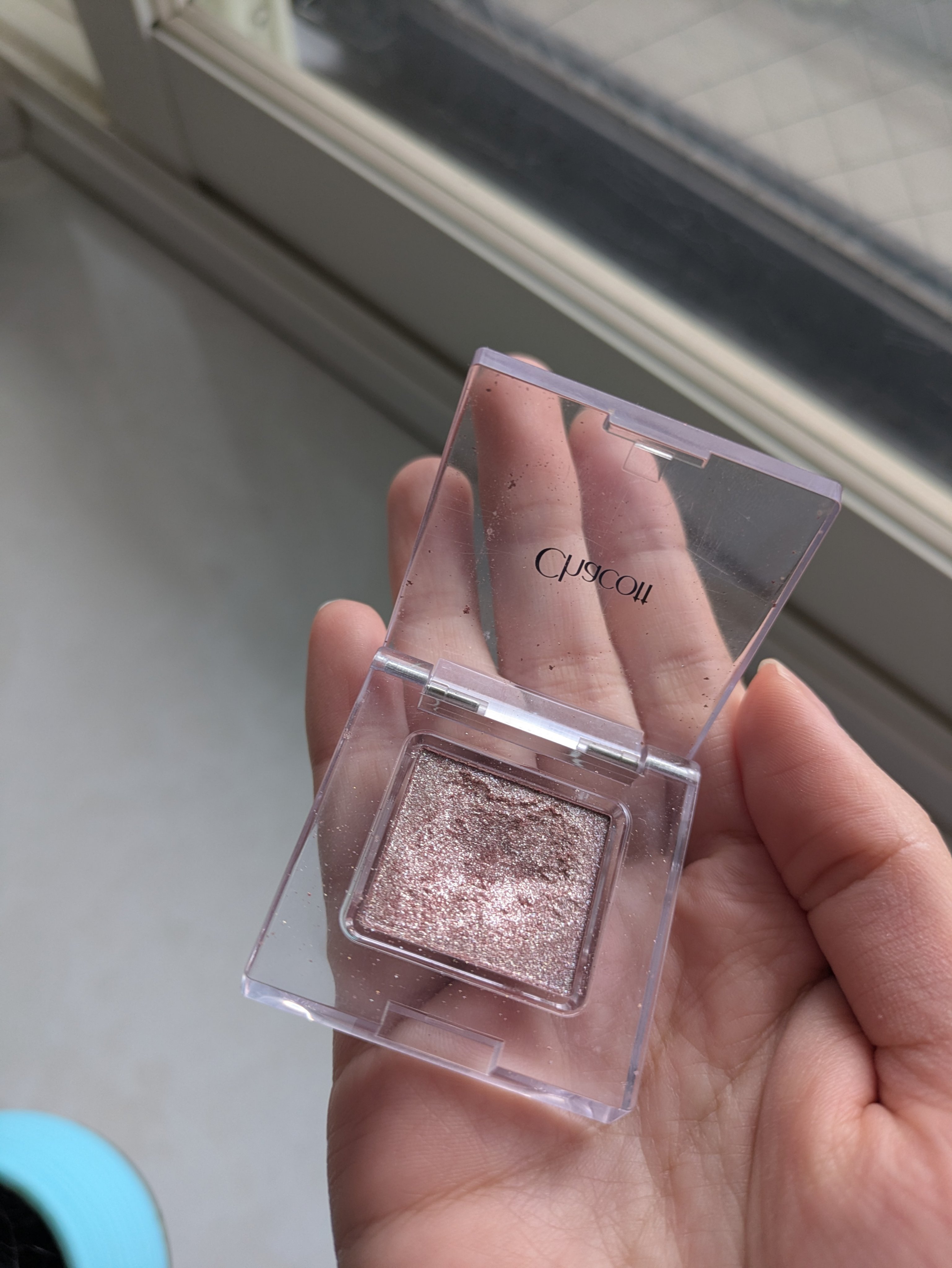 マルチカラーバリエーション スパークル/チャコット・コスメティクス/単色アイシャドウを使ったクチコミ（2枚目）
