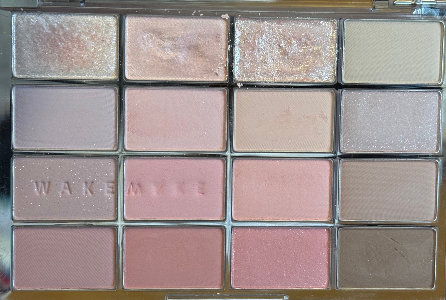ソフトブラーリングアイパレット/wakemake/アイシャドウパレットを使ったクチコミ(3枚目)