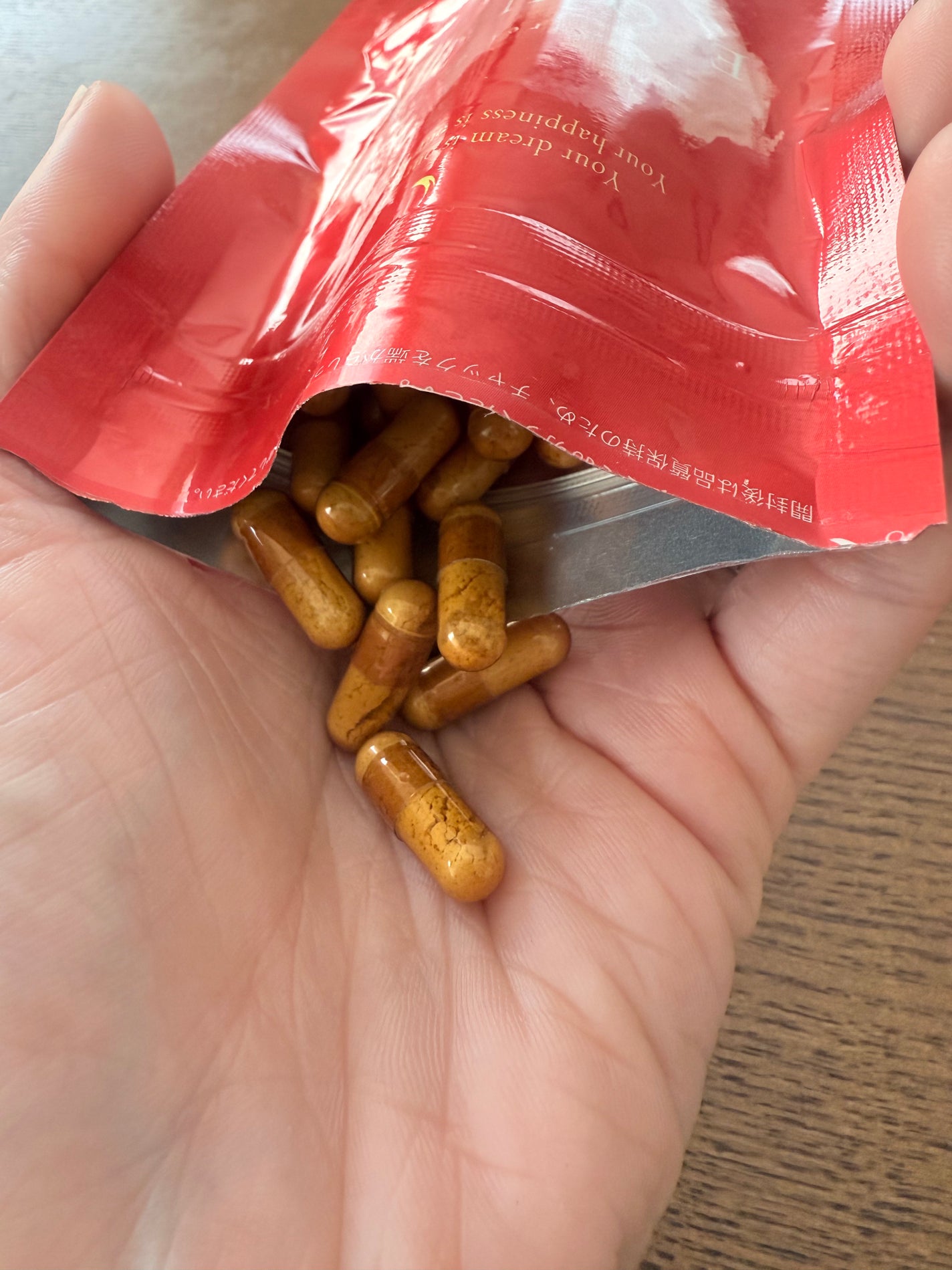 レユリ on LIPS 「ゆらぎケア世代の女性が選ぶサプリNO.1!最近疲れやすかったり..」(2枚目)