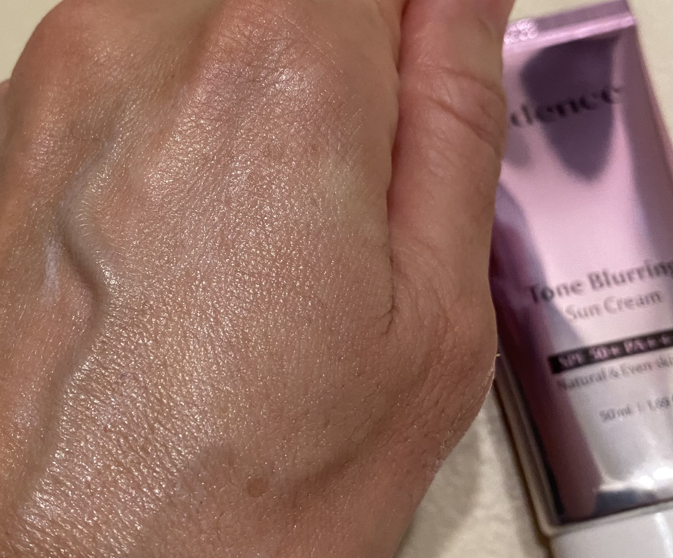 トーンブラーリング日焼け止め/redence/日焼け止めクリームを使ったクチコミ（3枚目）