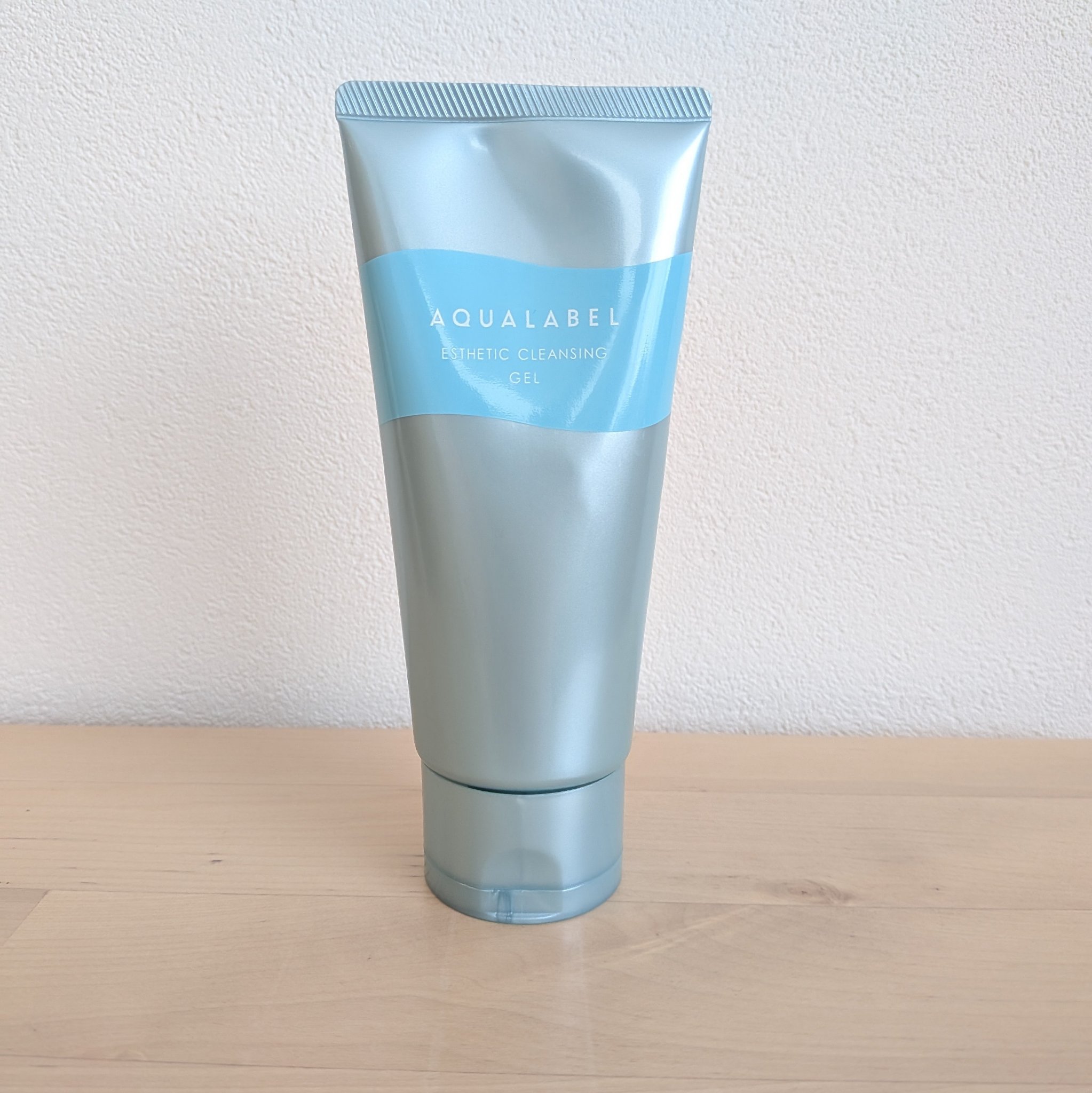 毛穴丸洗い！の謳い文句に惹かれ購入してみました！
が、私の毛穴は丸洗いしてくれず…🥲笑
ただ、泡立てなくていいので朝の洗顔にはいいかも◯