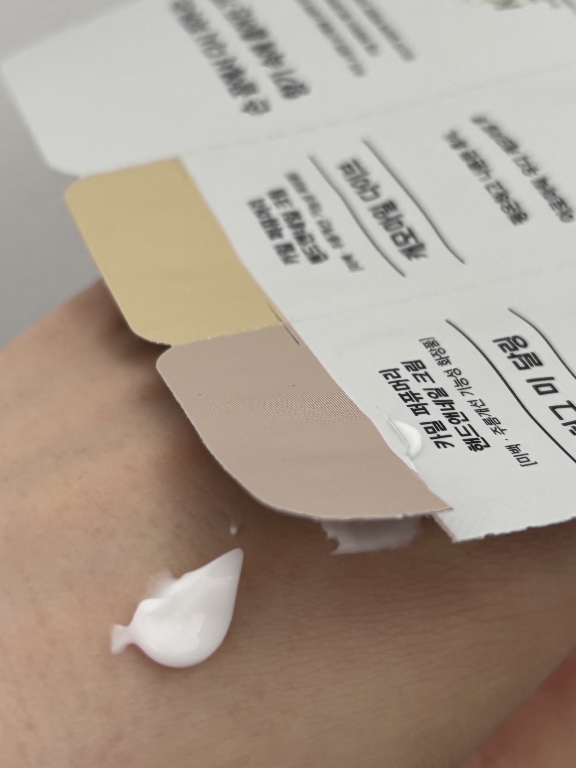 パフューマリー ハンド＆ネイルクリーム ハグミーダーリン 50ml/カミール/ハンドクリームを使ったクチコミ（3枚目）