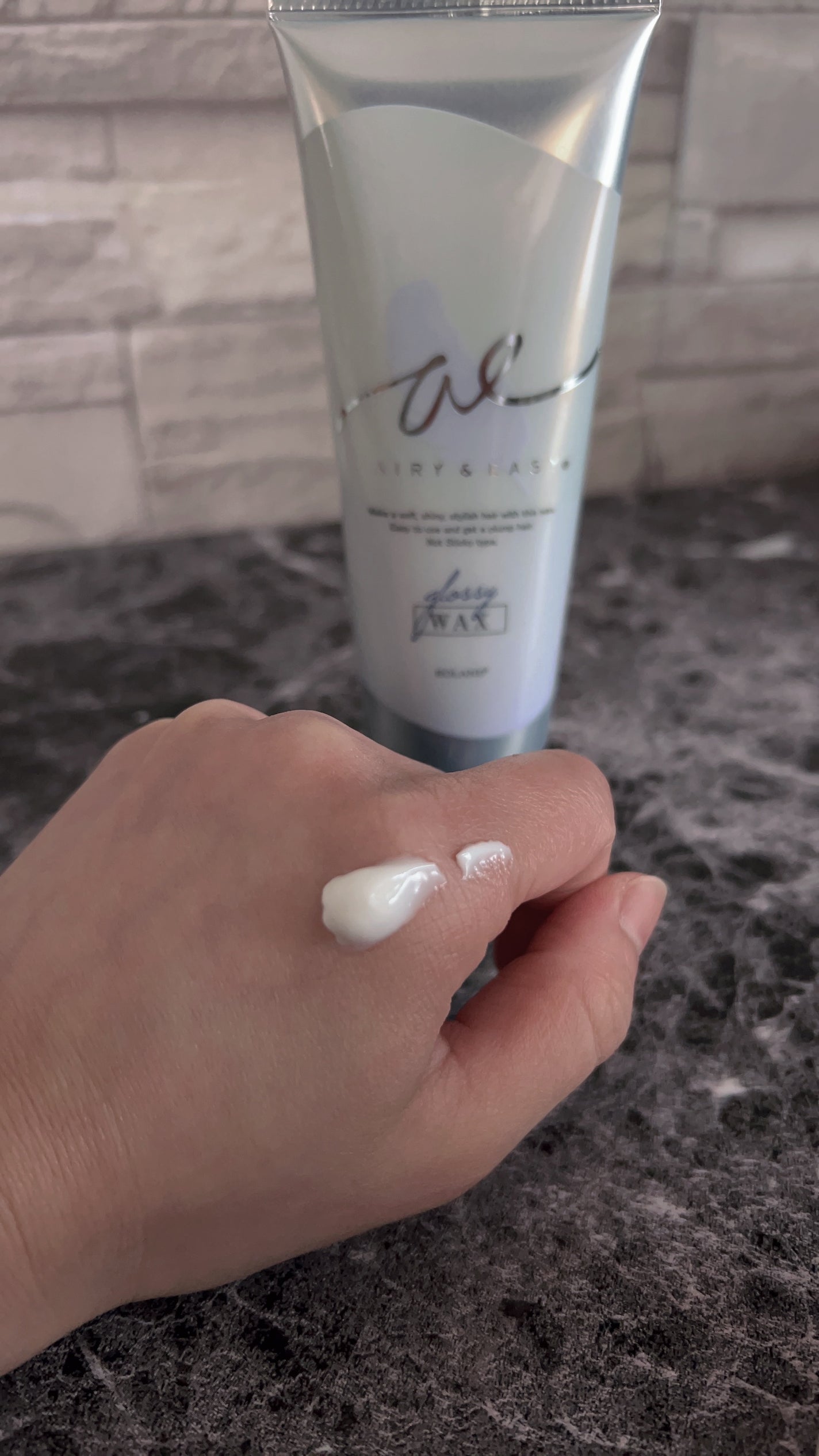 グロッシーヘアジェル/エアリー&イージー/ヘアジェルを使ったクチコミ(3枚目)