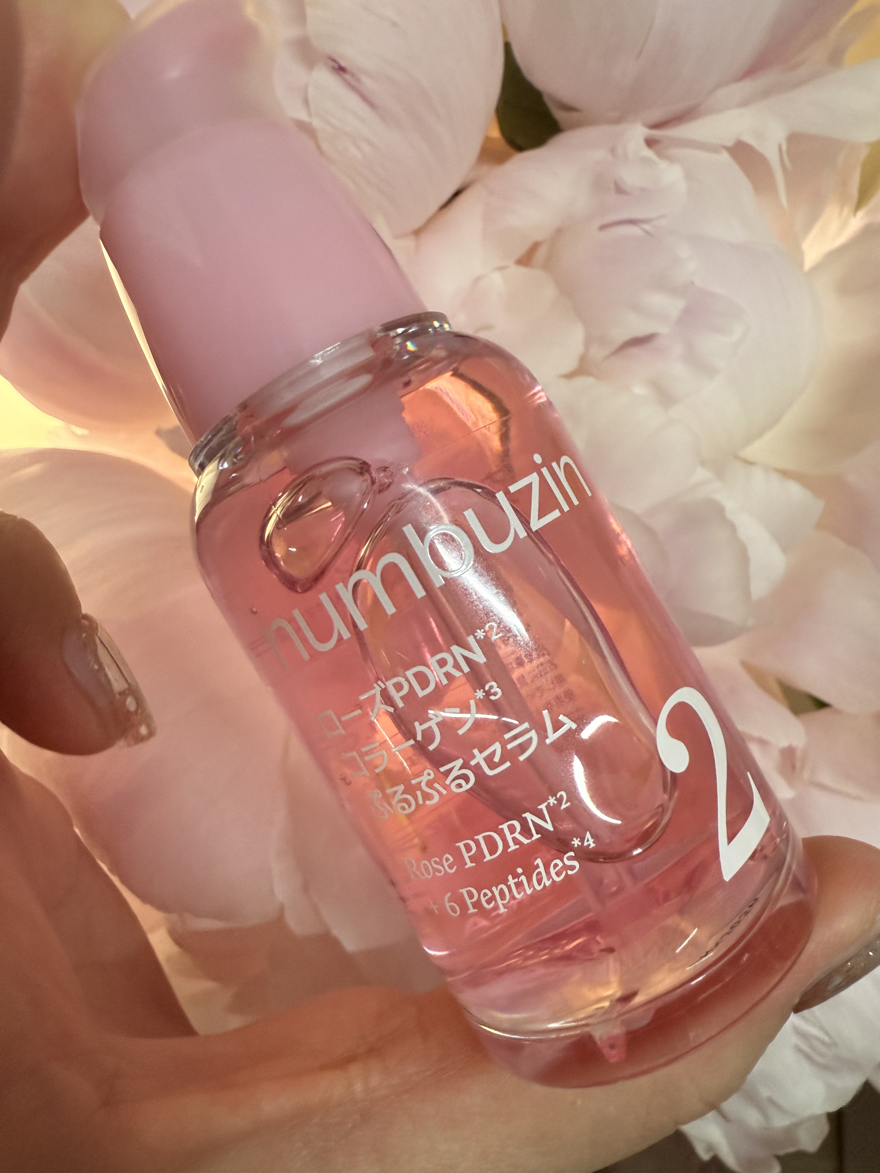 @numbuzin_official_jp 
「numbuzin」✨2✨

ナンバーズイン2は🥀
「ローズPDRNコラーゲンぷるぷるセラム」
⇨ピンク🩷❕ローズ🥀❕
もう何❔ってくらいにぷるぷる肌で
昨晩のケアのままで目覚めるって感じ