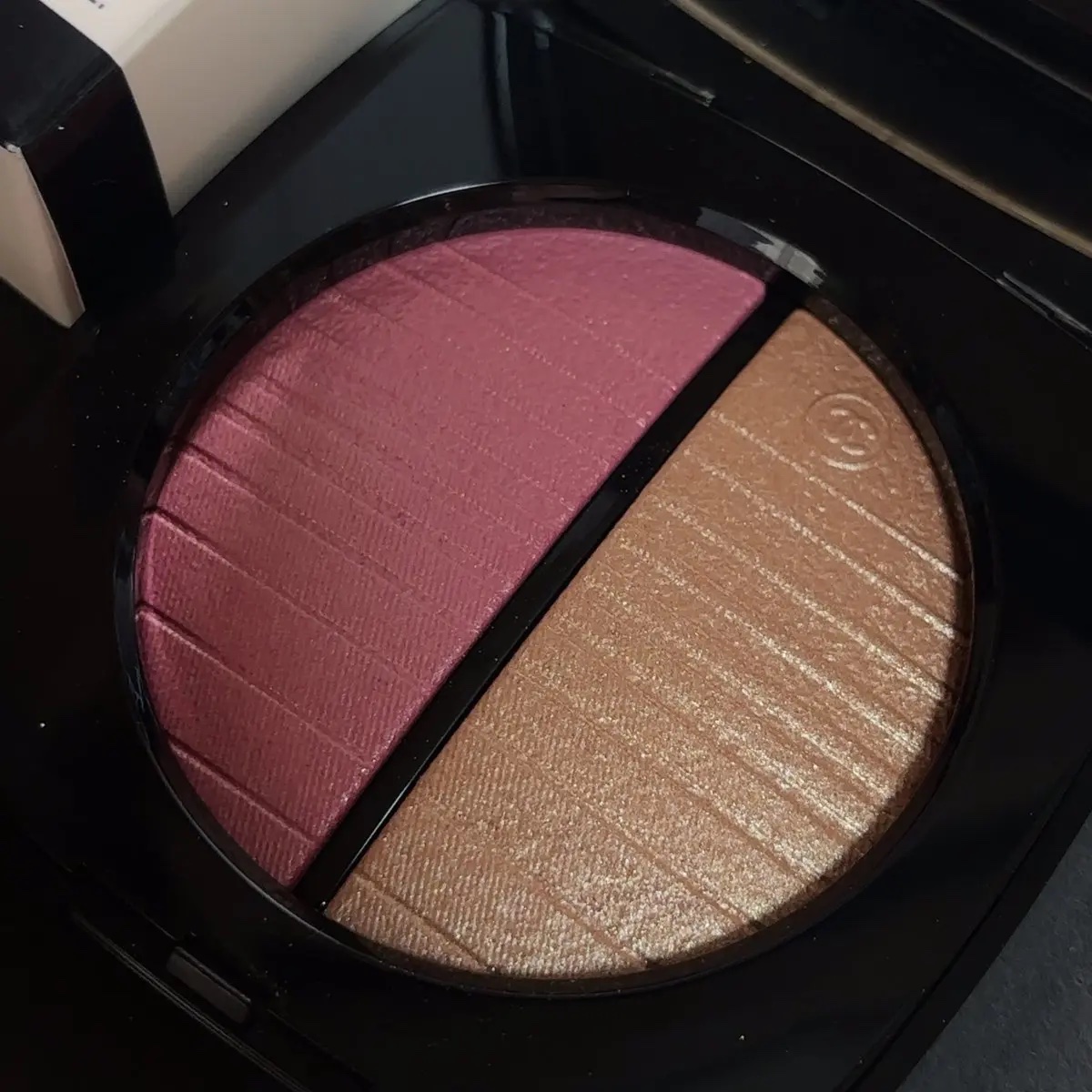 レベージュヘルシーゴールデングロウパウダー/CHANEL/パウダーチークを使ったクチコミ（2枚目）