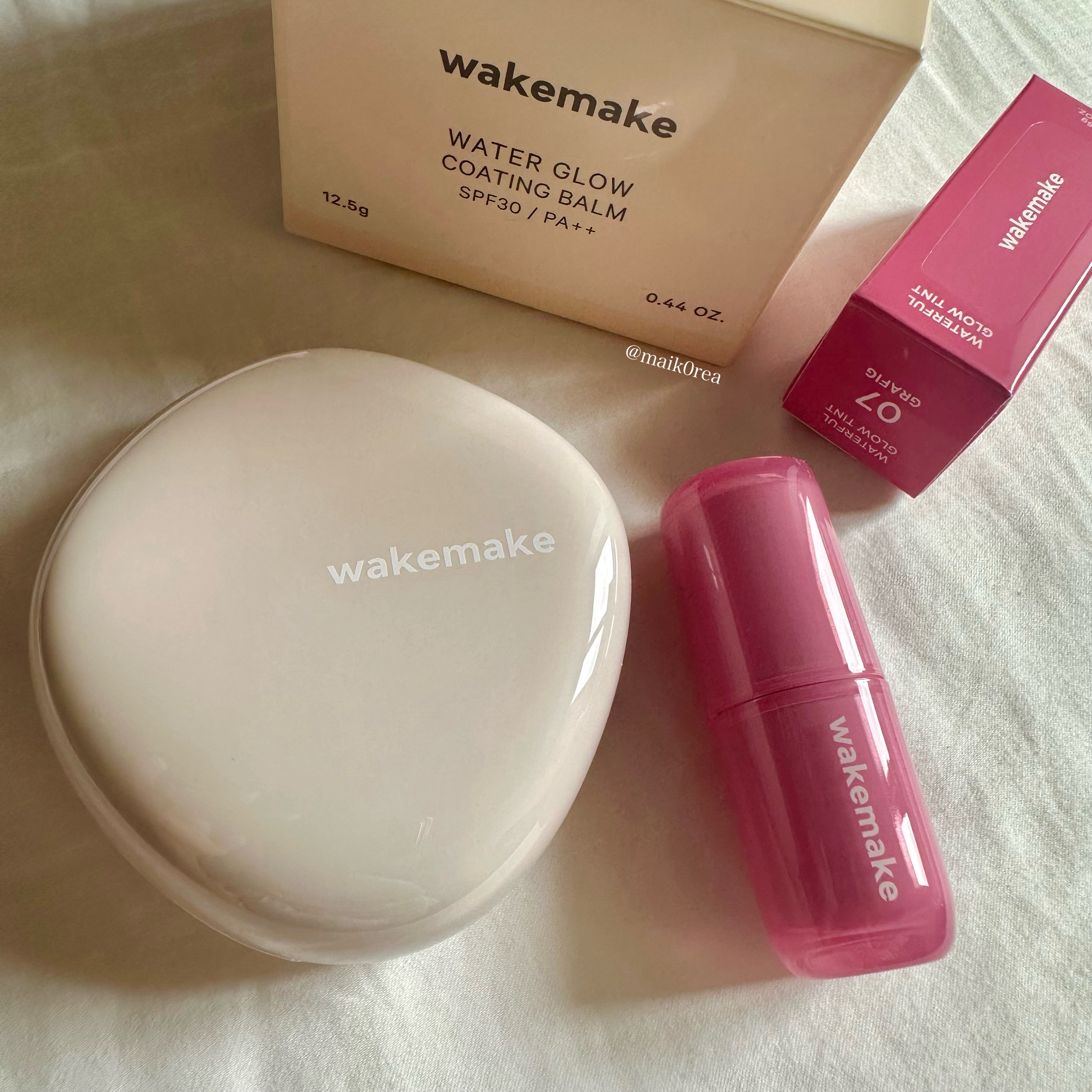 #wakemake 

✔︎ウォーターグロウコーティングバーム
02　バニラアイボリー
¥2,970

わざとらしくないツヤ肌にしあげてくれるバームタイプのファンデーション！
専用ブラシで塗ることにより、ムラなく均一に仕上げてくれます。
少