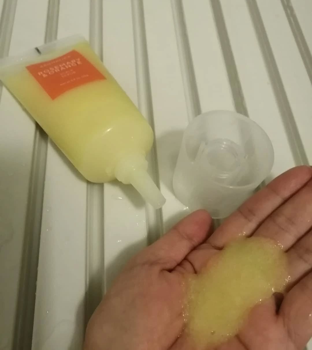 ローズマリー&オレンジ スカルプスクラブ/AROMATICA/ヘッドスクラブを使ったクチコミ(3枚目)