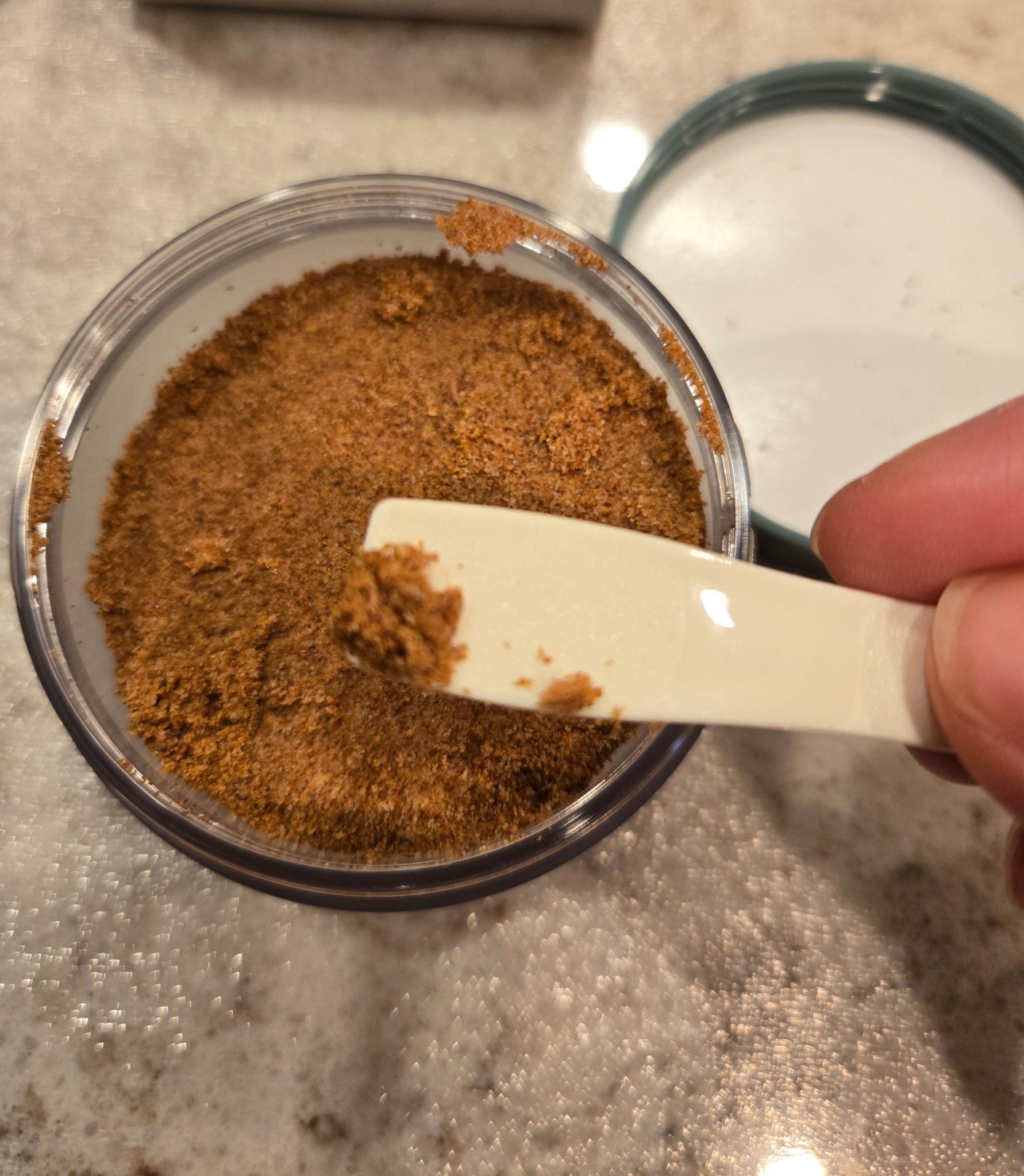 フェイススクラブ ブラッシャー VG/アーレス/スクラブ・ゴマージュを使ったクチコミ（2枚目）