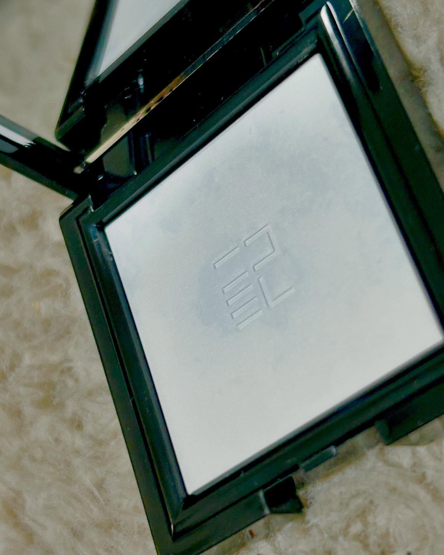 トランスルーシェント ブルーリング セッティング パウダー/PERFECT DIARY/プレストパウダーを使ったクチコミ（2枚目）