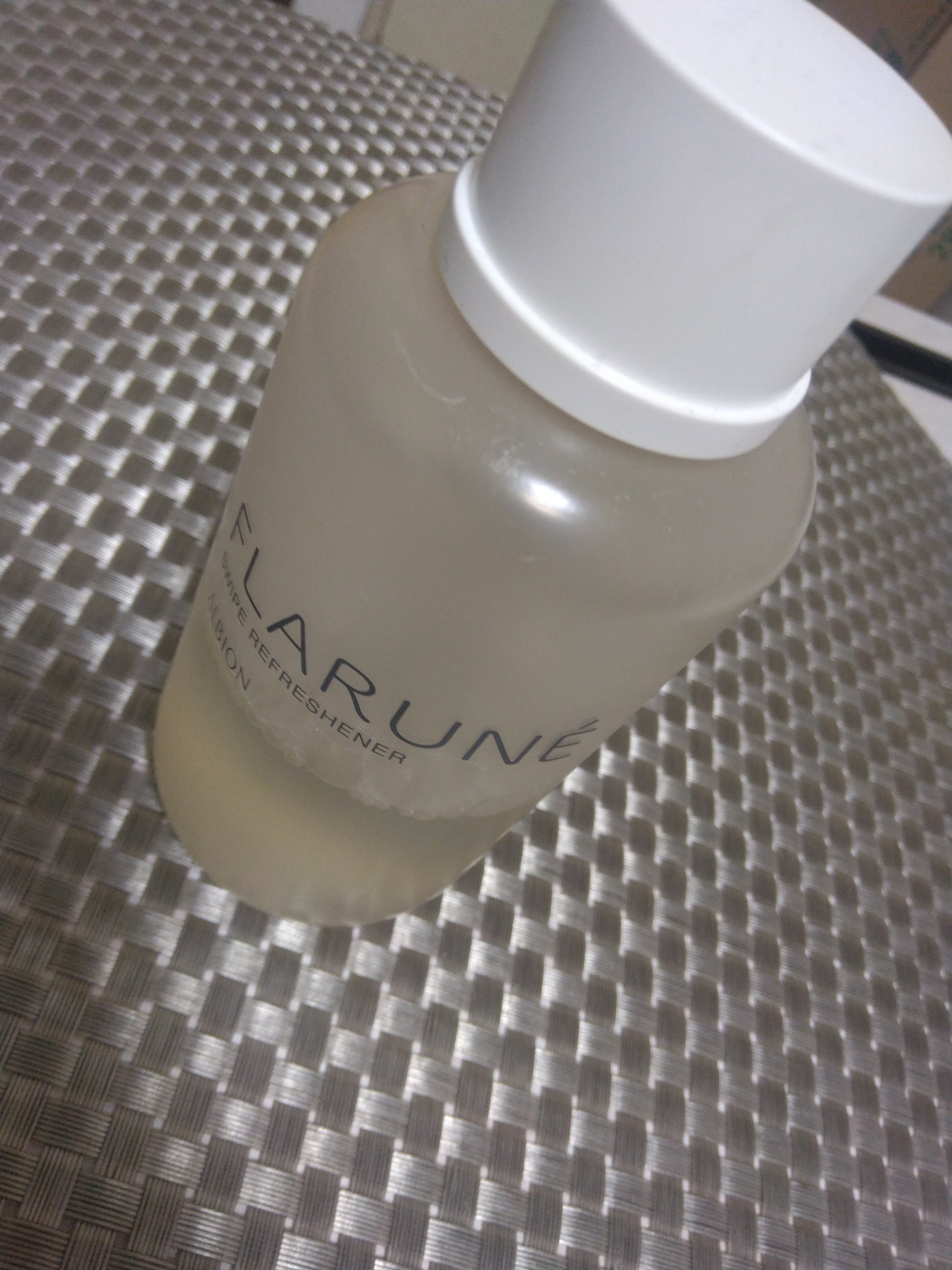 ALBION フラルネ スワイプ リフレッシュナーのクチコミ「✨️朝の洗顔代わりに、さっと拭き取ってしっとり拭き取り化粧水✨️

☆ALBION
フラルネ
.....」（1枚目）