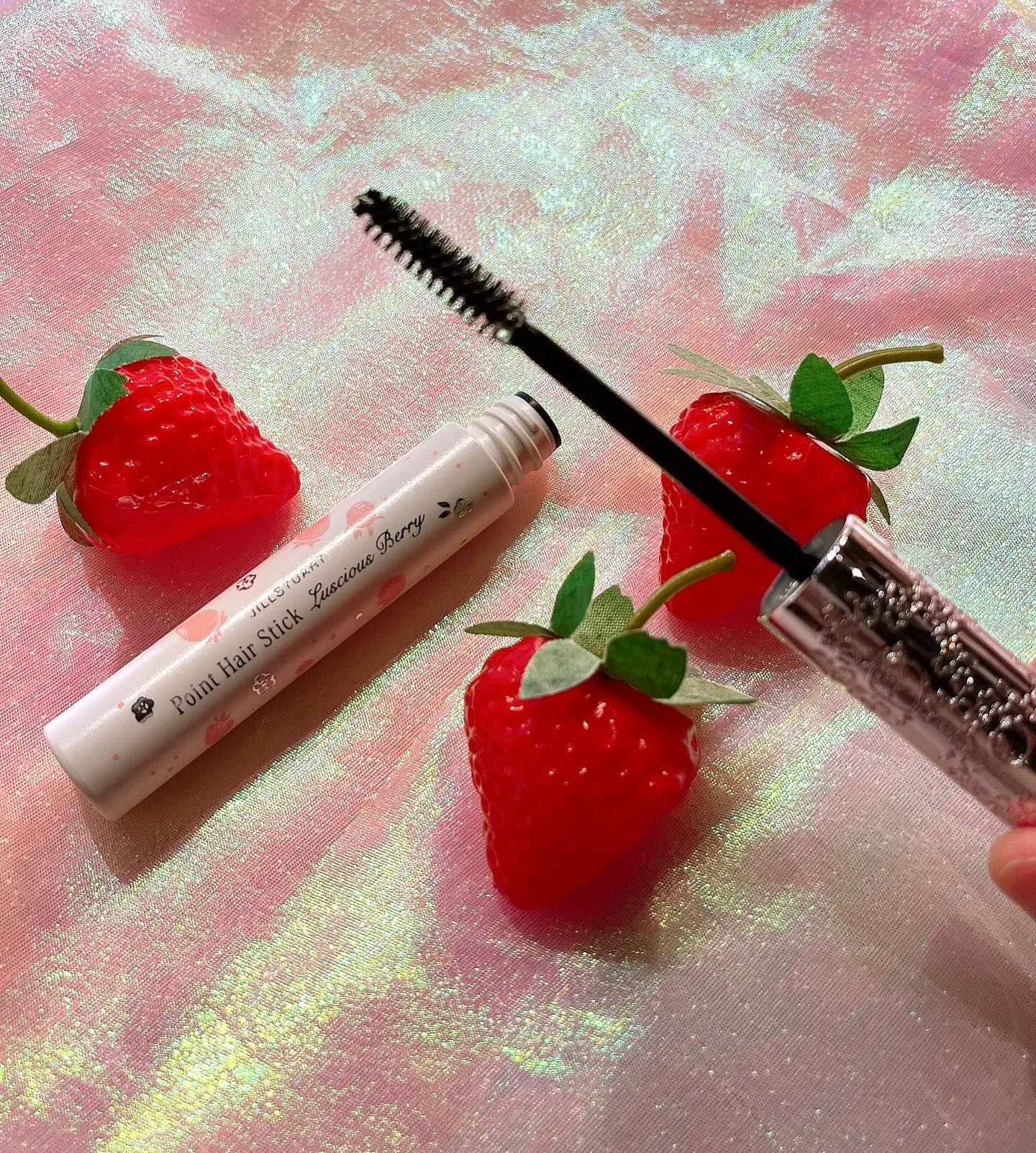 JILL STUART ジルスチュアート ラシャスベリー ポイントヘアスティックのクチコミ「JILLSTUART
Point Hair Stick
〜🍓Luscious Berry🍓〜
.....」（3枚目）