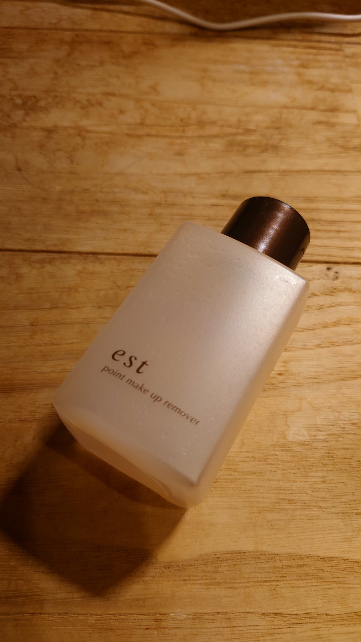 #使い切りコスメ

【使った商品】
est　ポイントメイクアップリムーバー

唇が荒れやすく、唇モデルの方がリップはきちんとポイントメイクリムーバーで落とすのが大事と言っていたので初めてポイントメイクリムーバーを購入！
唇が弱いので、デパコ