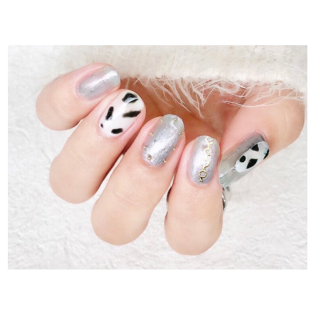 𝘼𝙮𝙪 ❦ 𝑆𝑒𝑙𝑓 𝑁𝑎𝑖𝑙 on LIPS 「❥こんばんわ🥺ネイル工房でマグネットジェルを初めて購入し..」(1枚目)