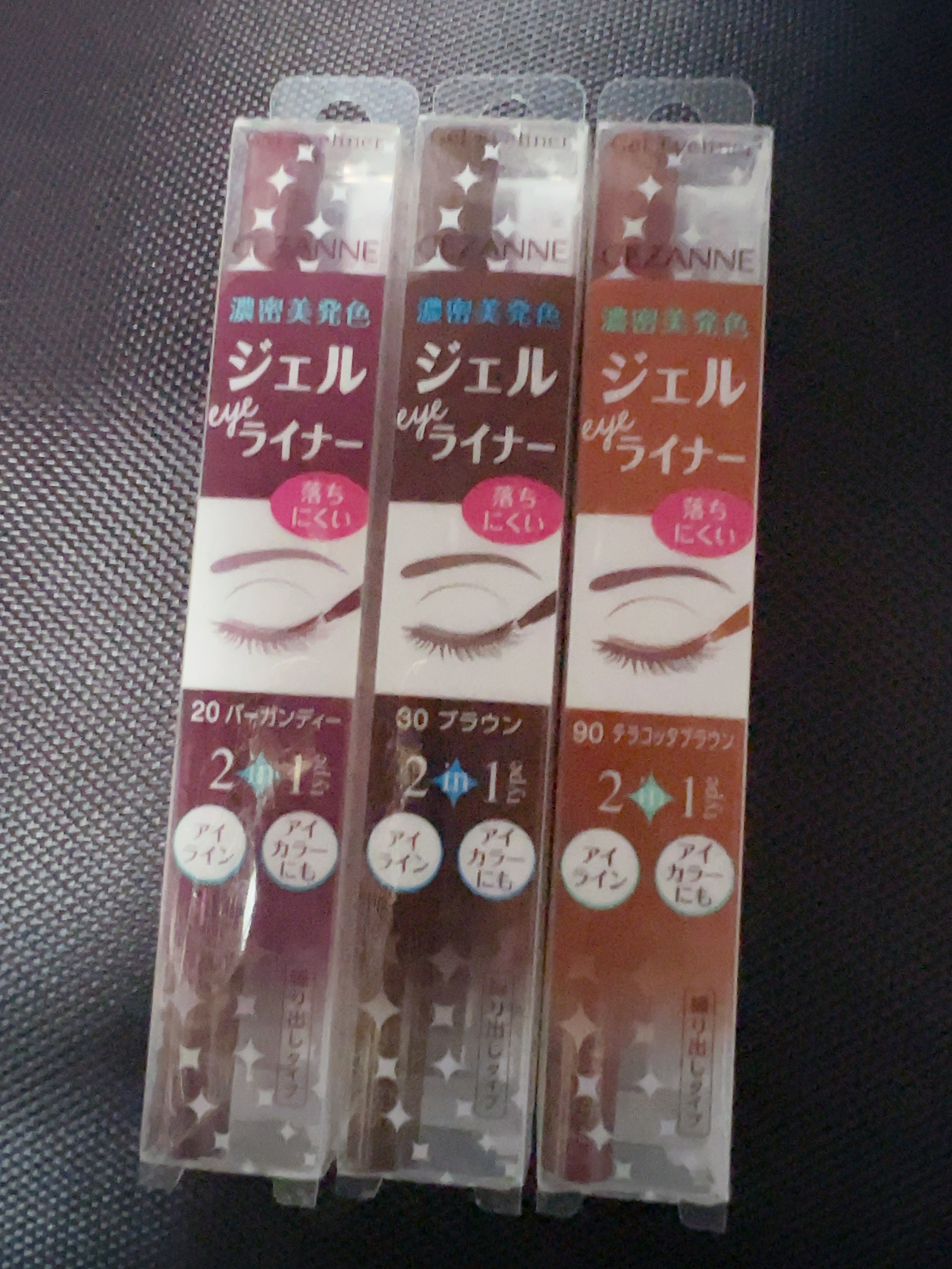 切開ラインや、涙袋や、アイライン等
スムーズに書けて本当に楽です！

初心者の方にもお手軽価格なので本当にオススメです。

色が多数あり、化粧や服装に合わせて
いろんな用途で使い回せるのが本当にオススメです！

私も全ての色を試してみました