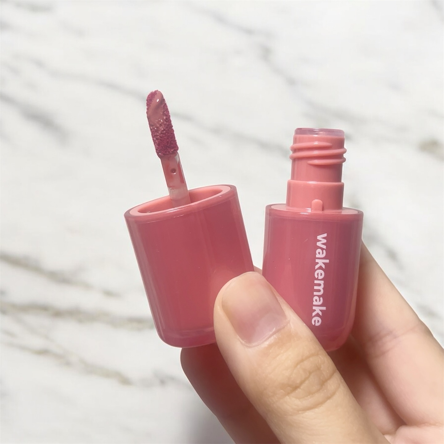 ウォータフルグロウティント/wakemake/リップティントを使ったクチコミ（2枚目）