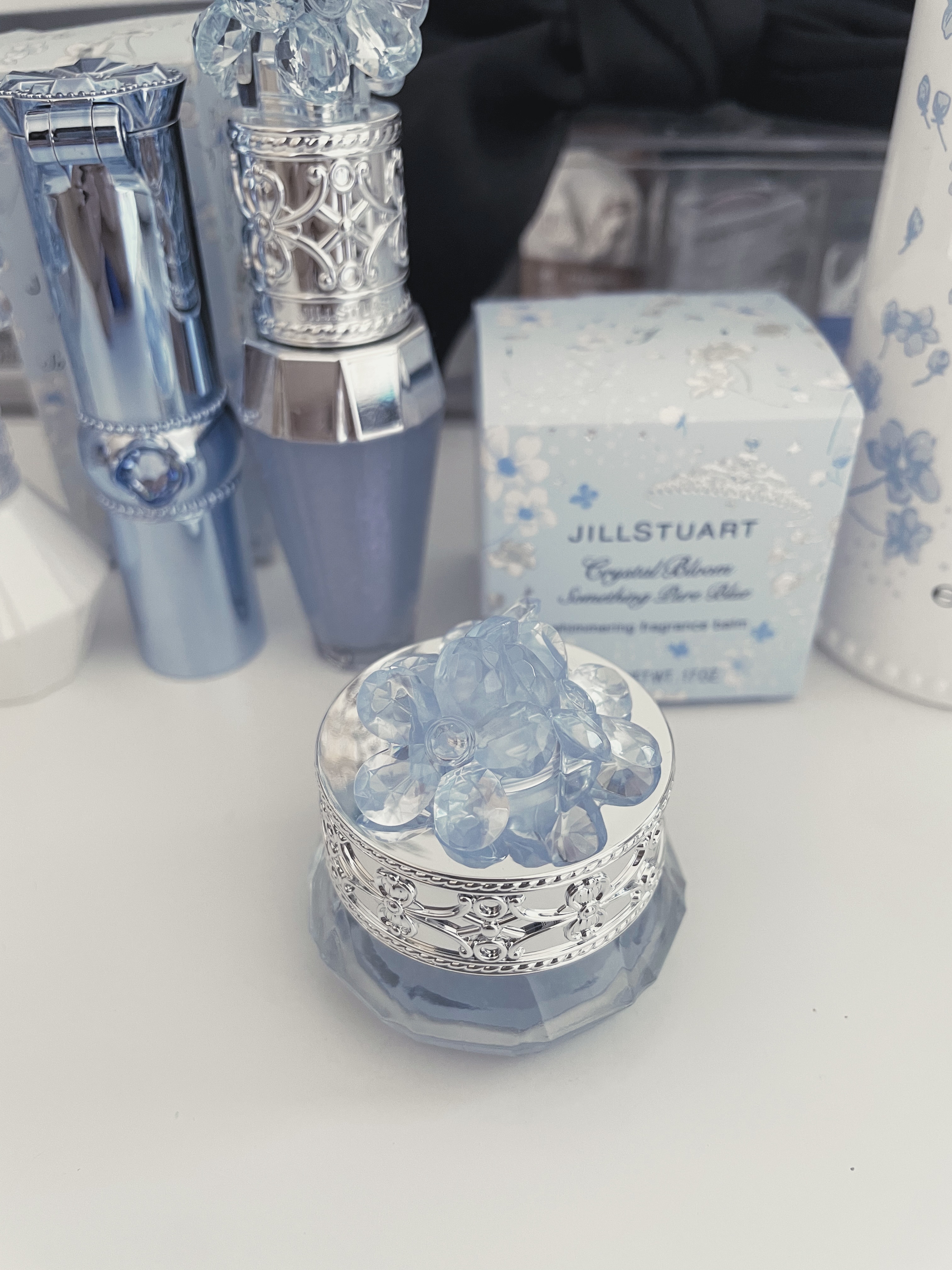 ジルスチュアート クリスタルブルーム サムシングピュアブルー シマリング フレグランスバーム/JILL STUART/練り香水を使ったクチコミ（1枚目）