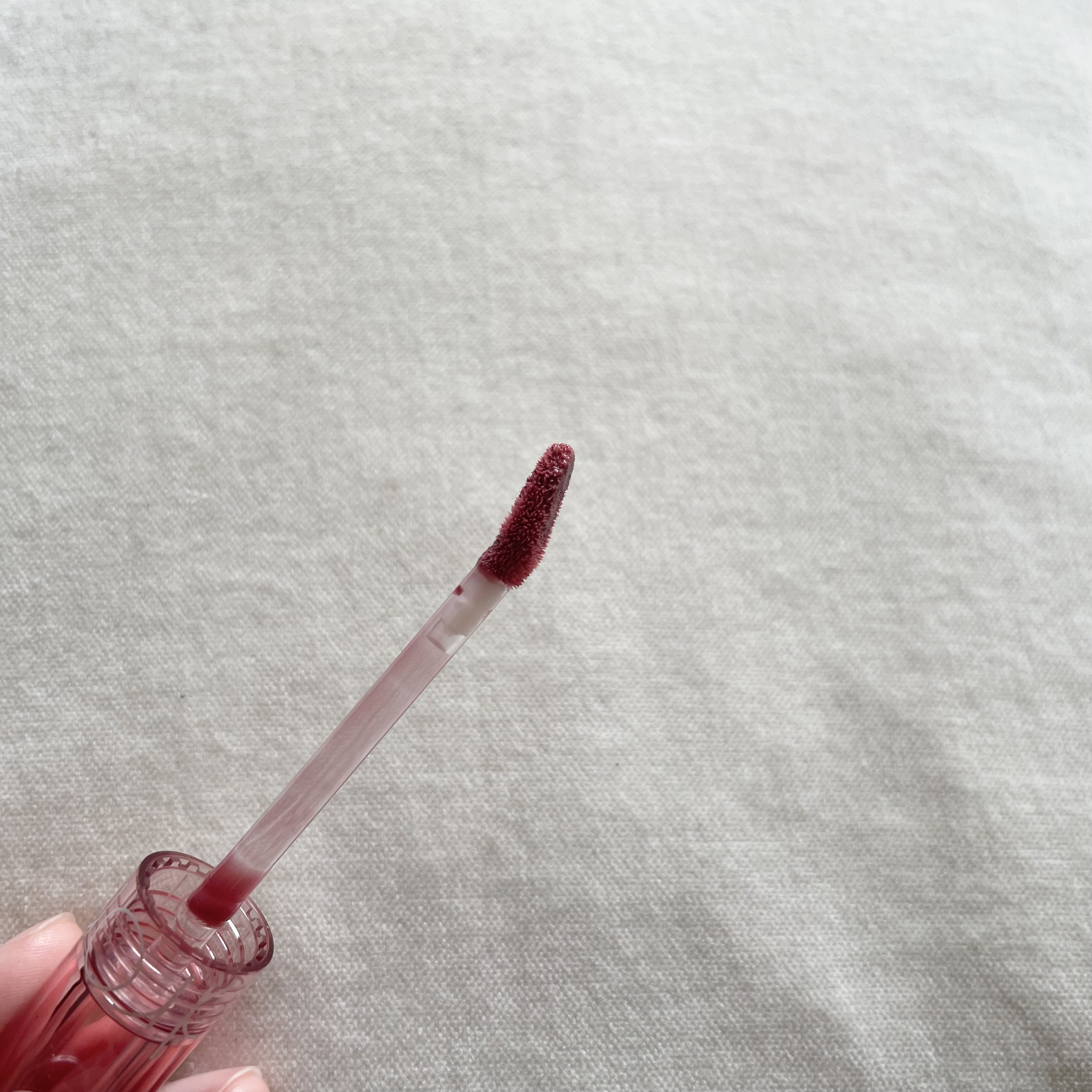 グラスティングカラーグロス 03 ローズフィンチ(ROSE FINCH) /rom&nd/リップグロスを使ったクチコミ（2枚目）