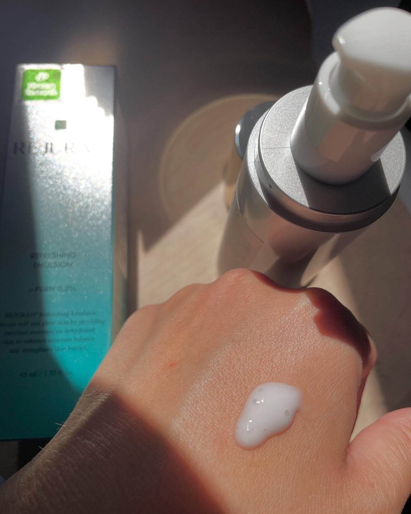 REJURAN リフレッシングエマルジョン 45ml/REJURAN COSMETICS/乳液を使ったクチコミ(4枚目)