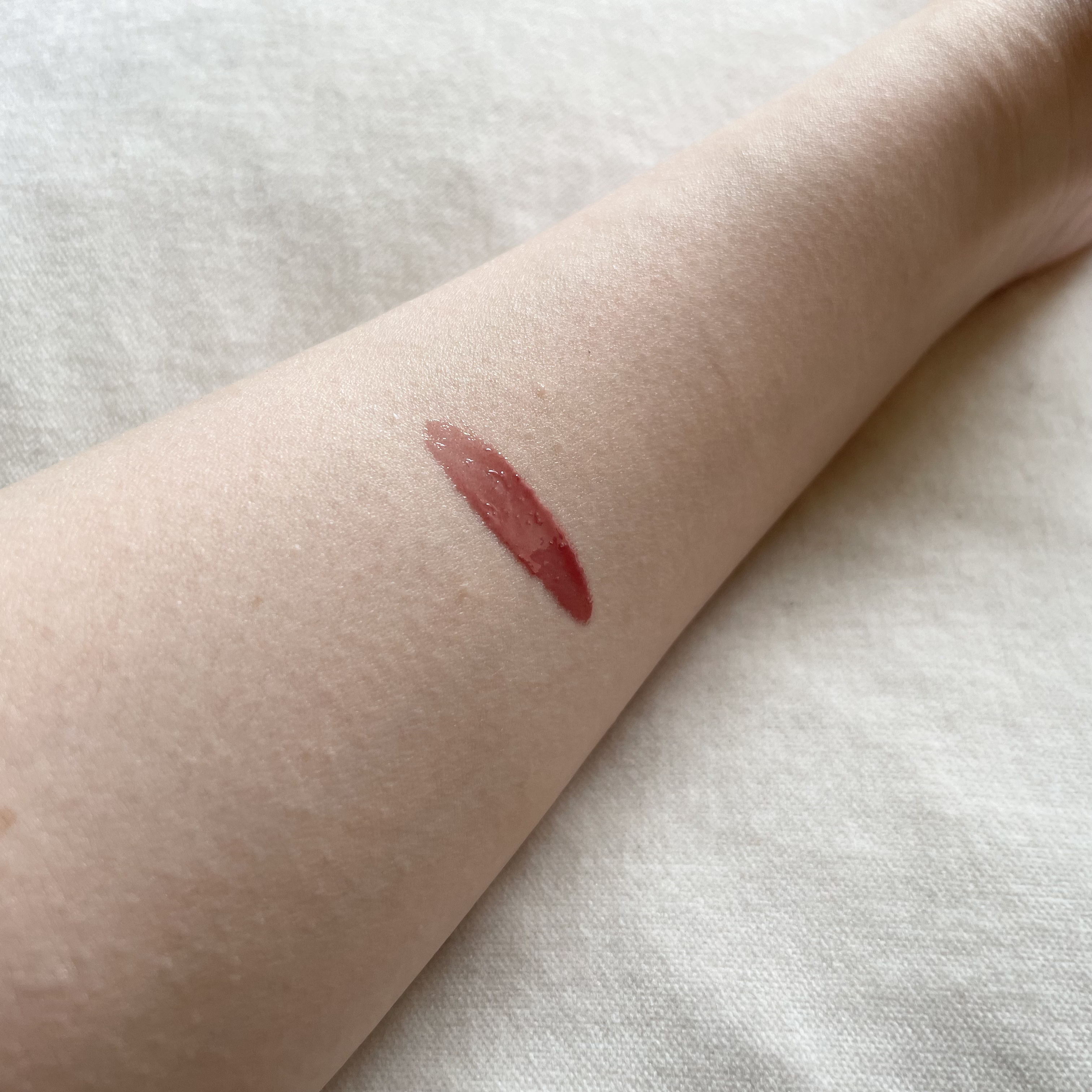 グラスティングカラーグロス 03 ローズフィンチ(ROSE FINCH) /rom&nd/リップグロスを使ったクチコミ（3枚目）