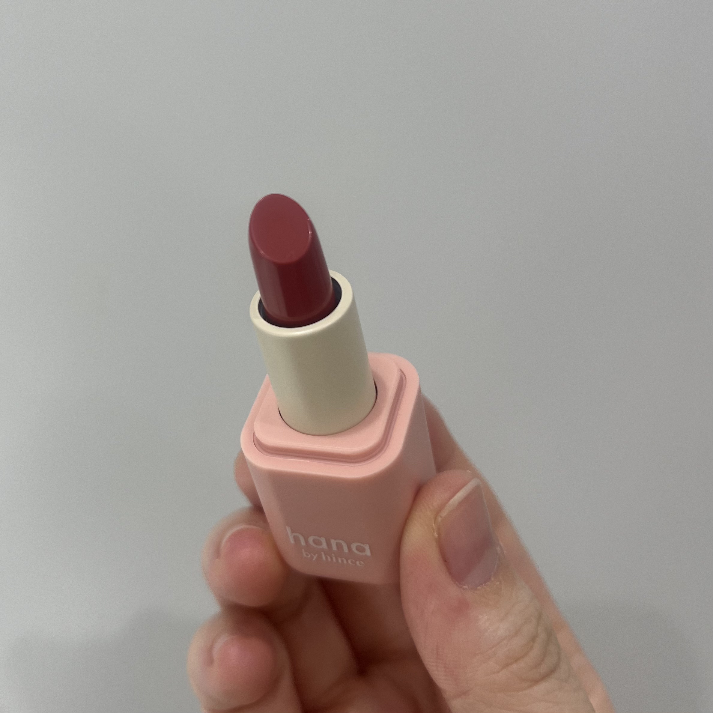 シアーグラスリップスティック 02 ベリー/hana by hince/口紅を使ったクチコミ（2枚目）