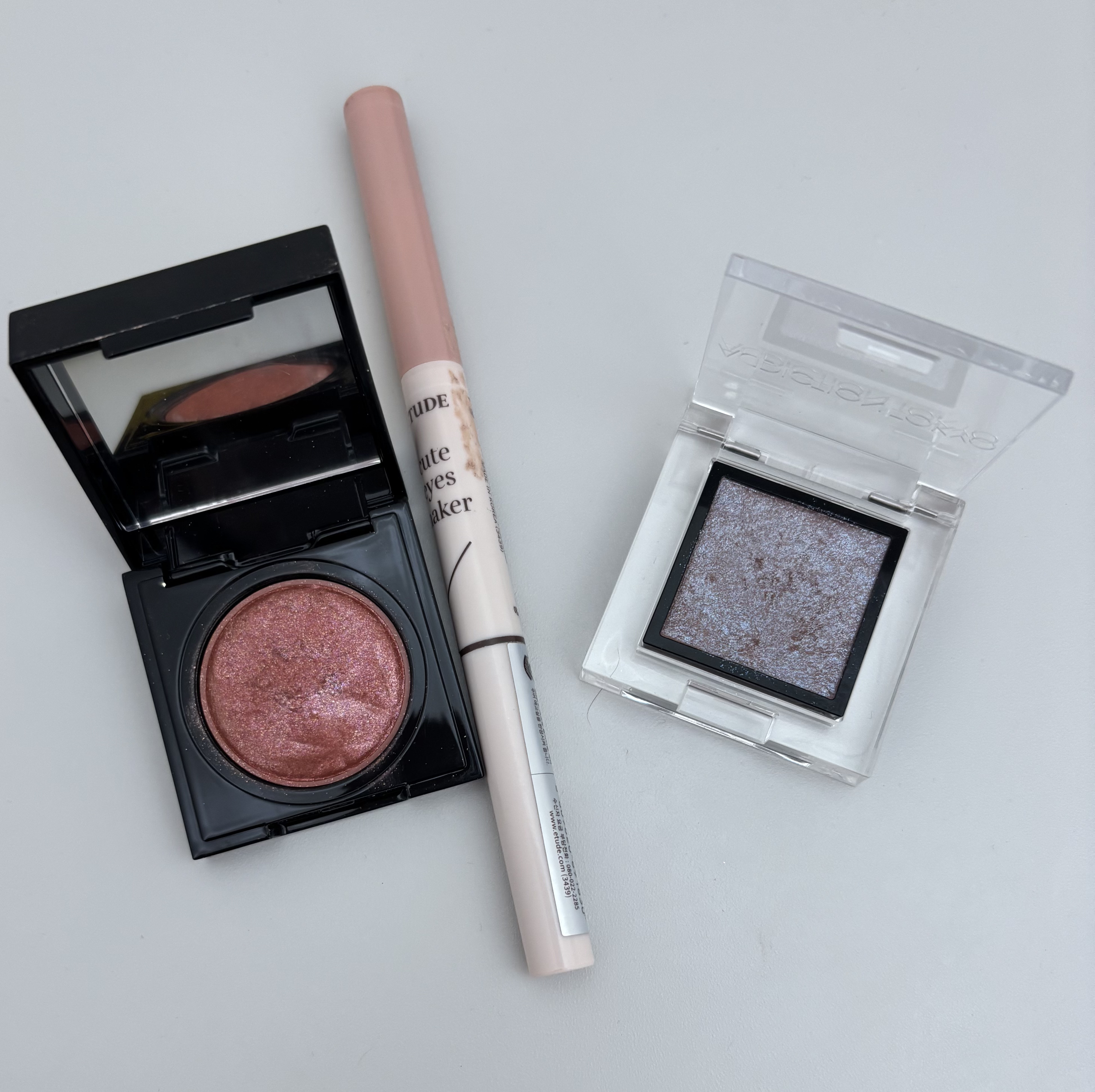 プリズム エアー シャドウ/CLIO/単色アイシャドウを使ったクチコミ（2枚目）